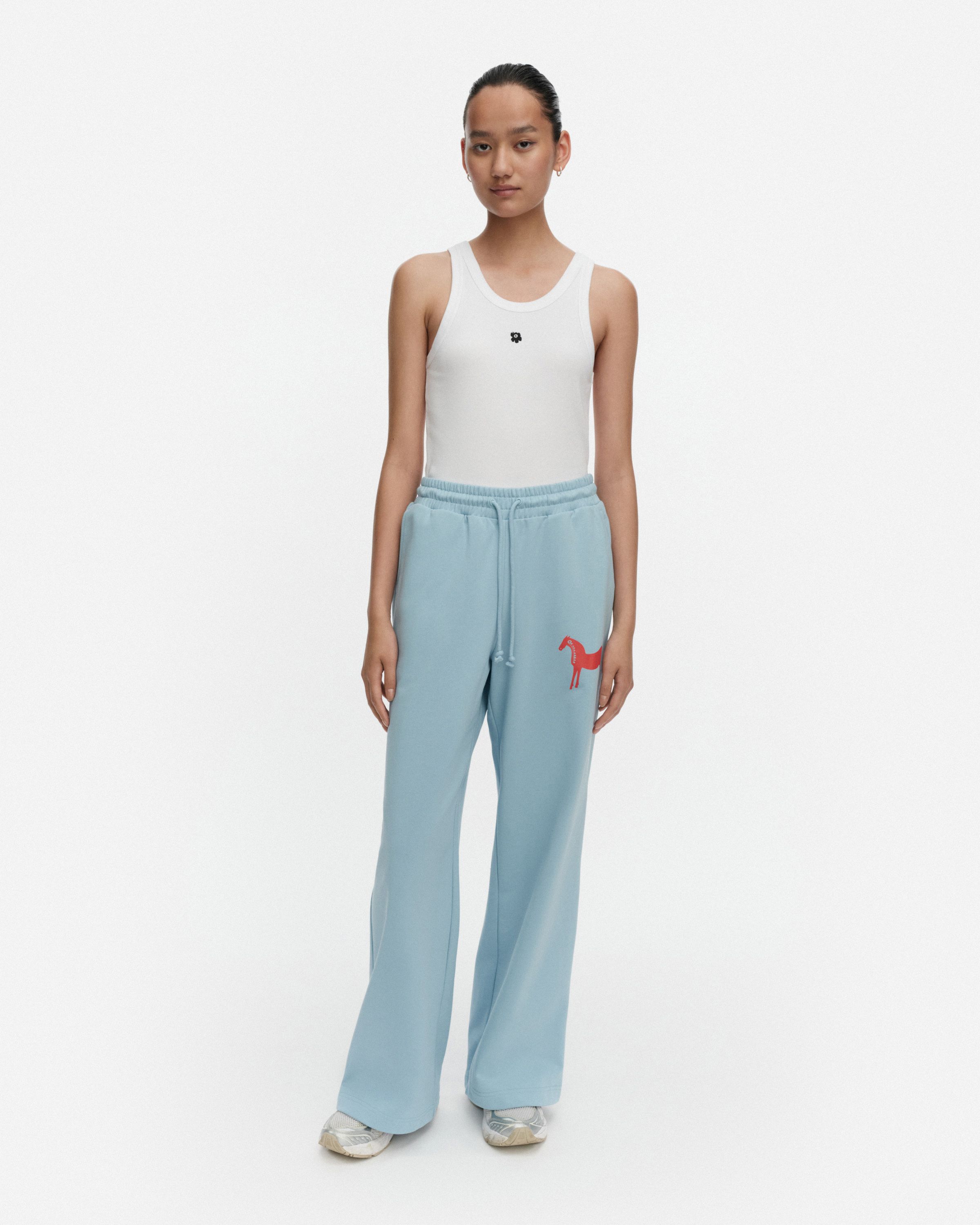 Varret Musta Tamma Placement Kioski sweatpants light blue, red