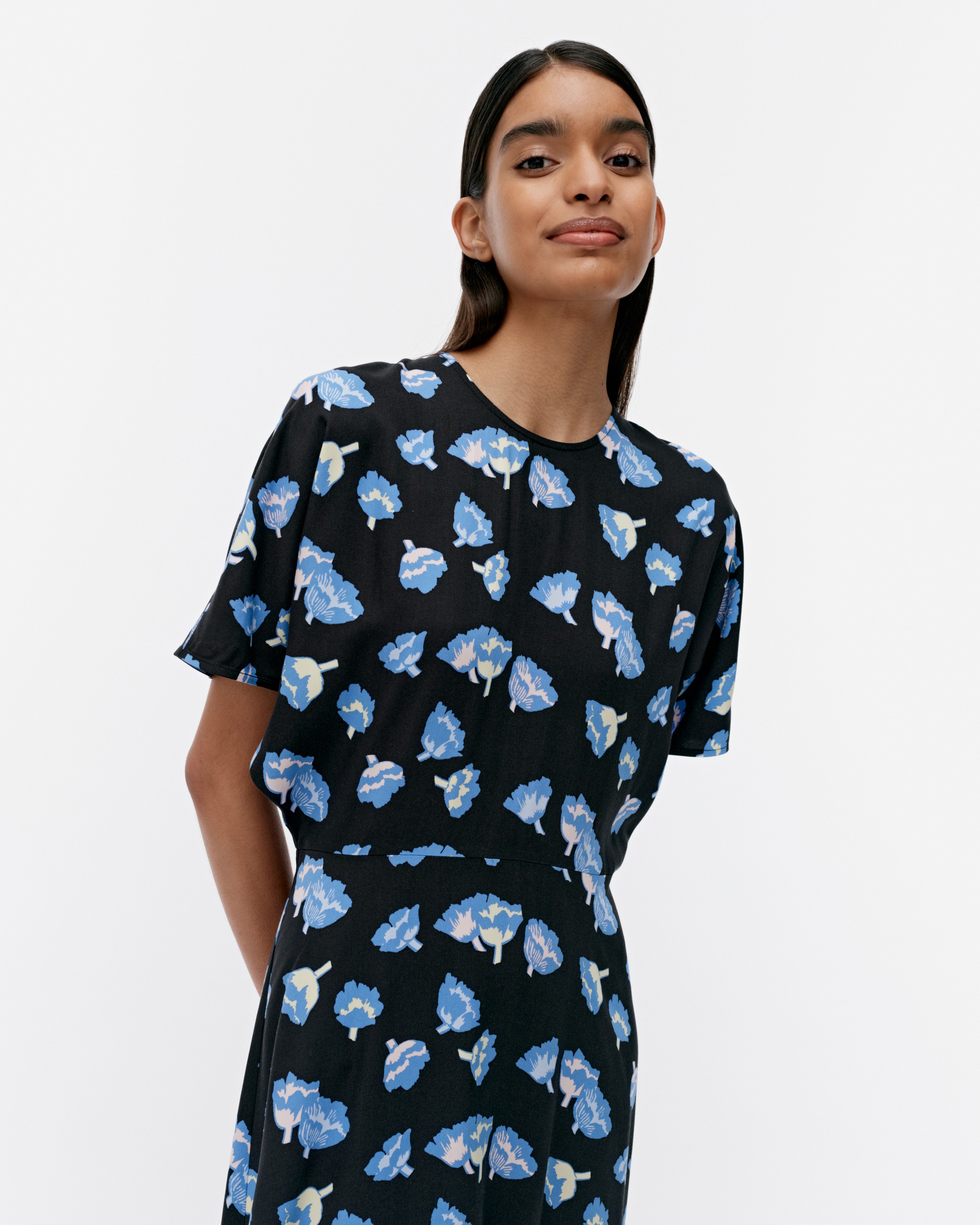 Heleä Suitsuke Kleid