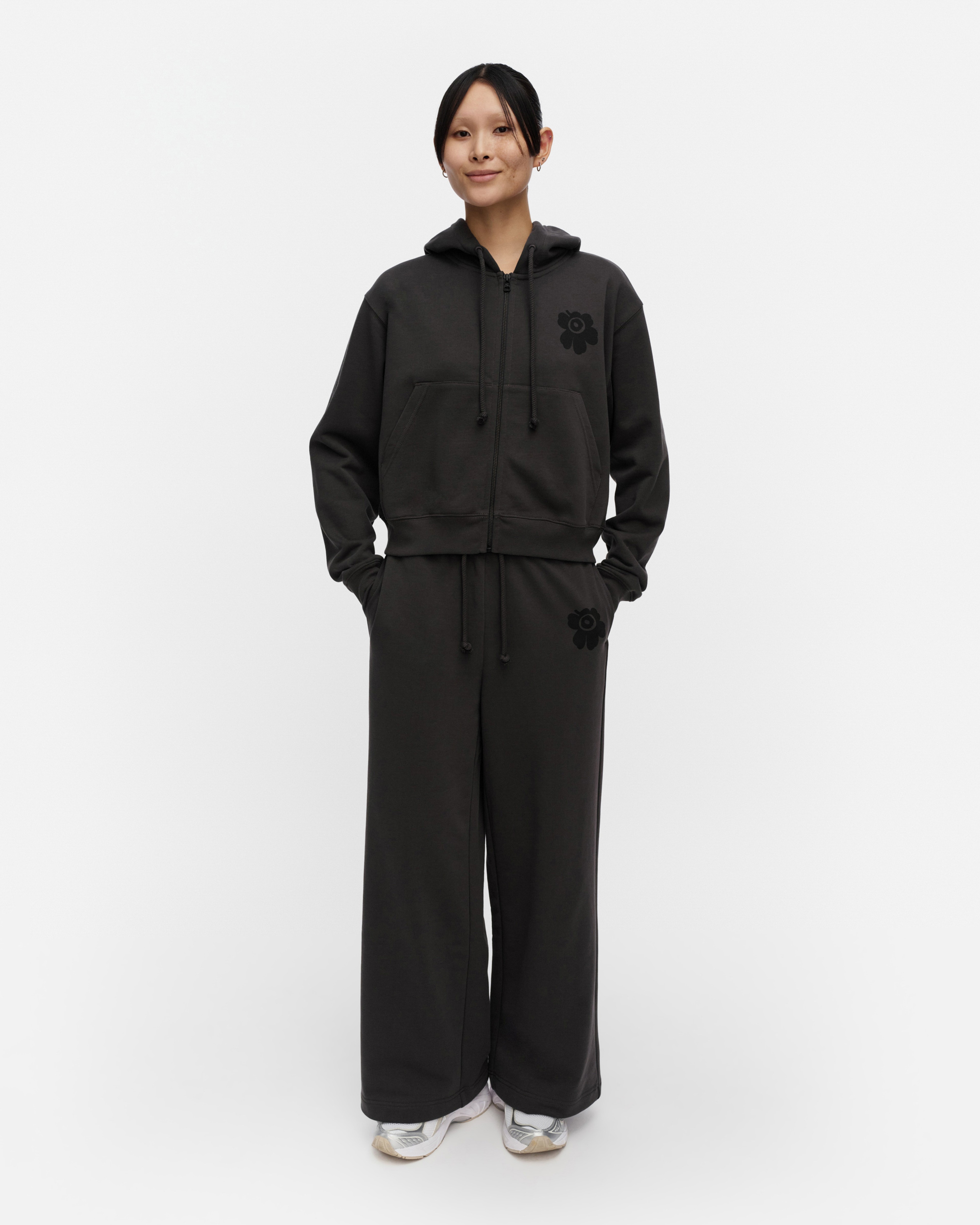 Naturaali Unikko Placement, Kioski sweatpants, dark grey, black,