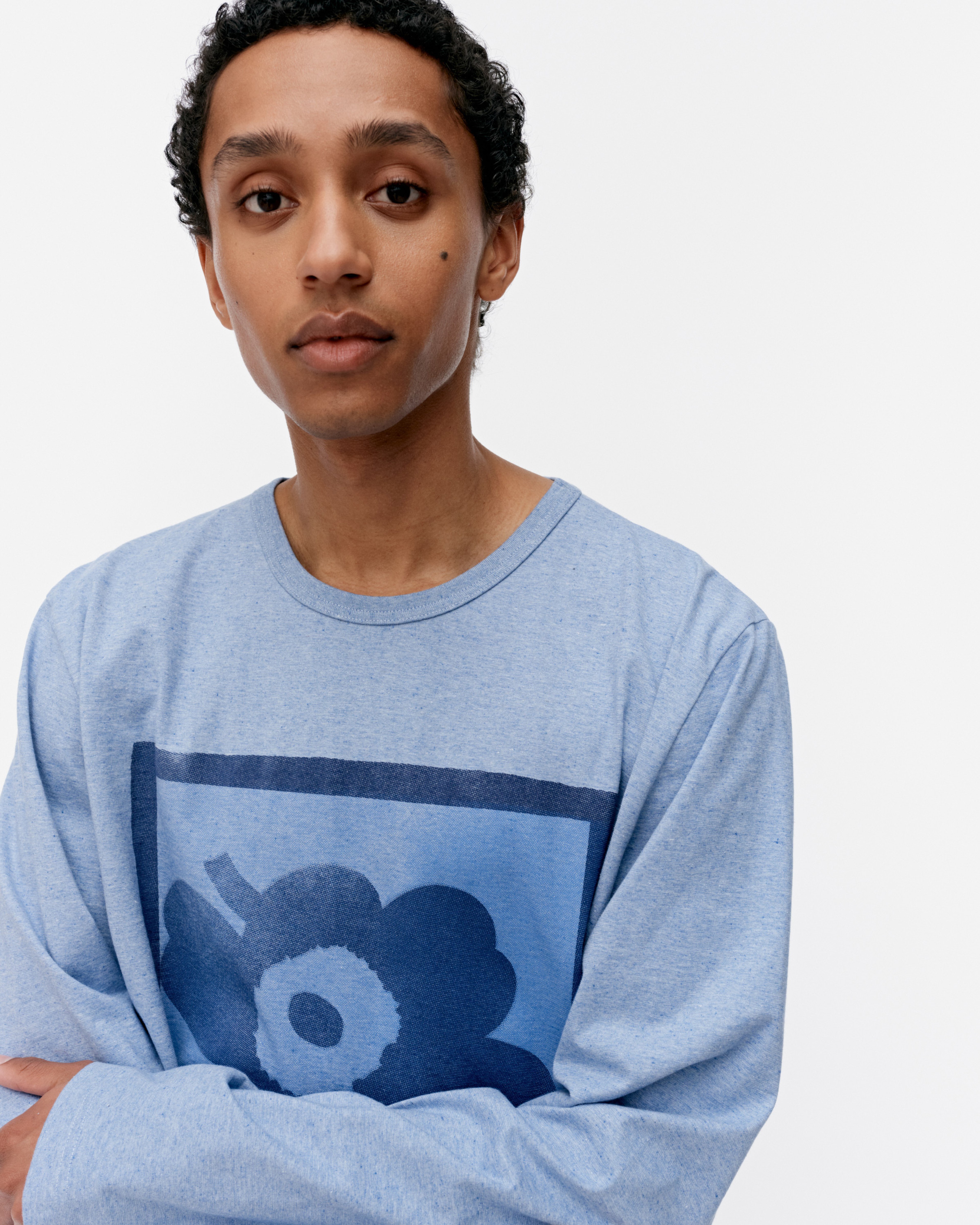 Bisarri Unikko Placement Kioski paita