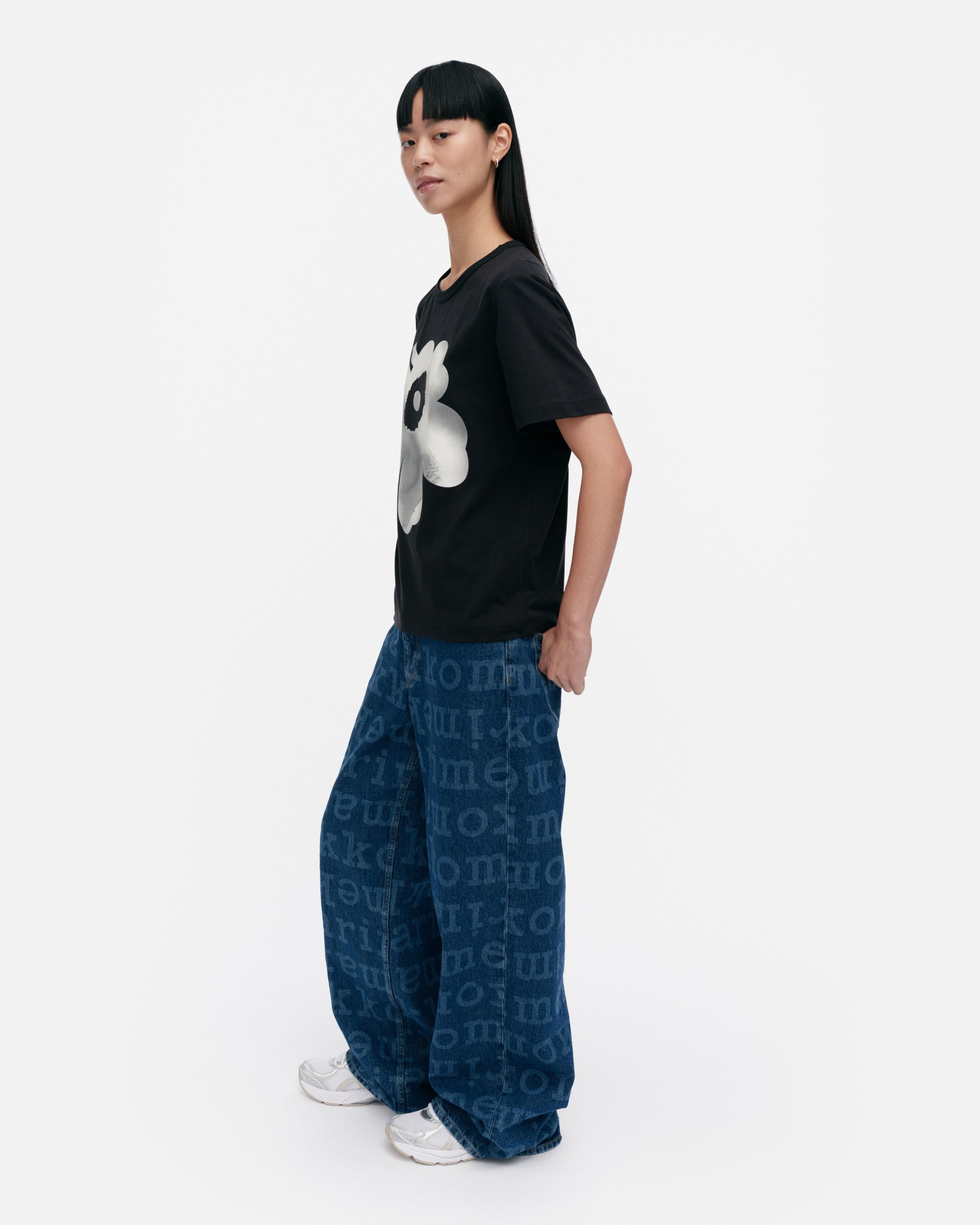 マリメッコ　Kioski Erna Unikko Placement Tシャツ Erna Unikko Placement Kioski t-shirt | Marimekko