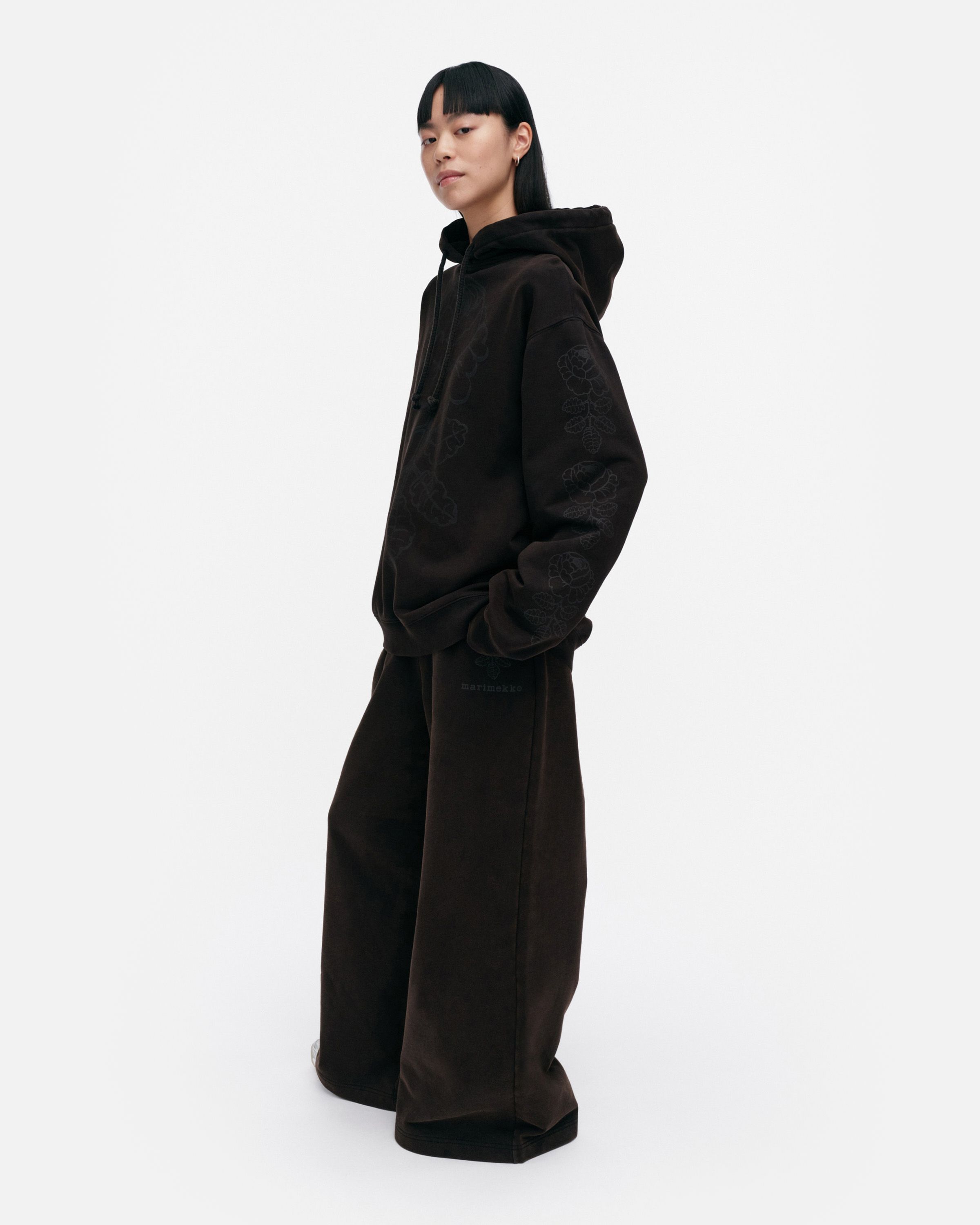 【2025SS】マリメッコ/ Sanoma Vihkiruusu Placement フーディ Sanoma Vihkiruusu Placement Kioski hoodie | Marimekko