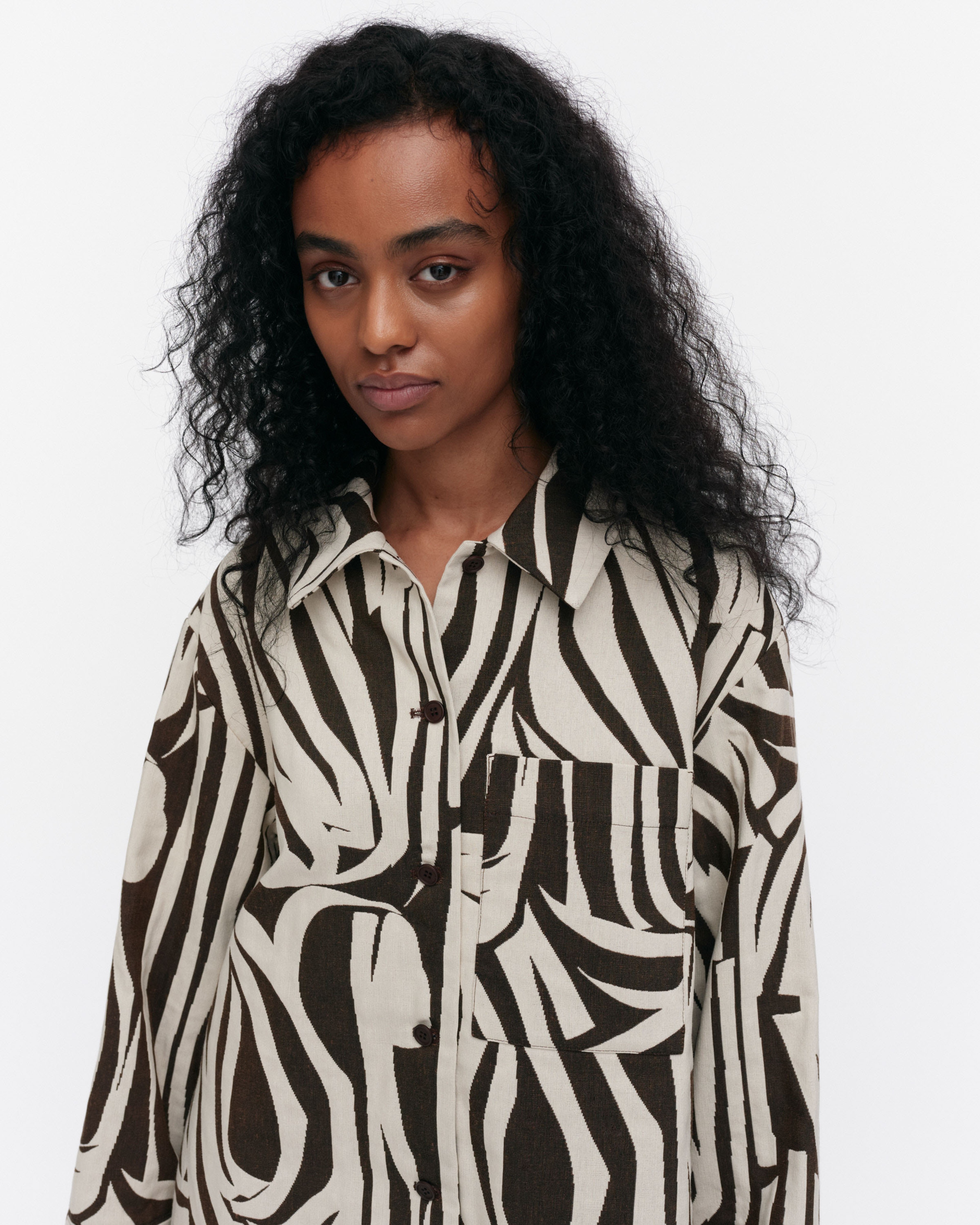 Rakenne Jokuraita, Shirt, light beige, dark brown,