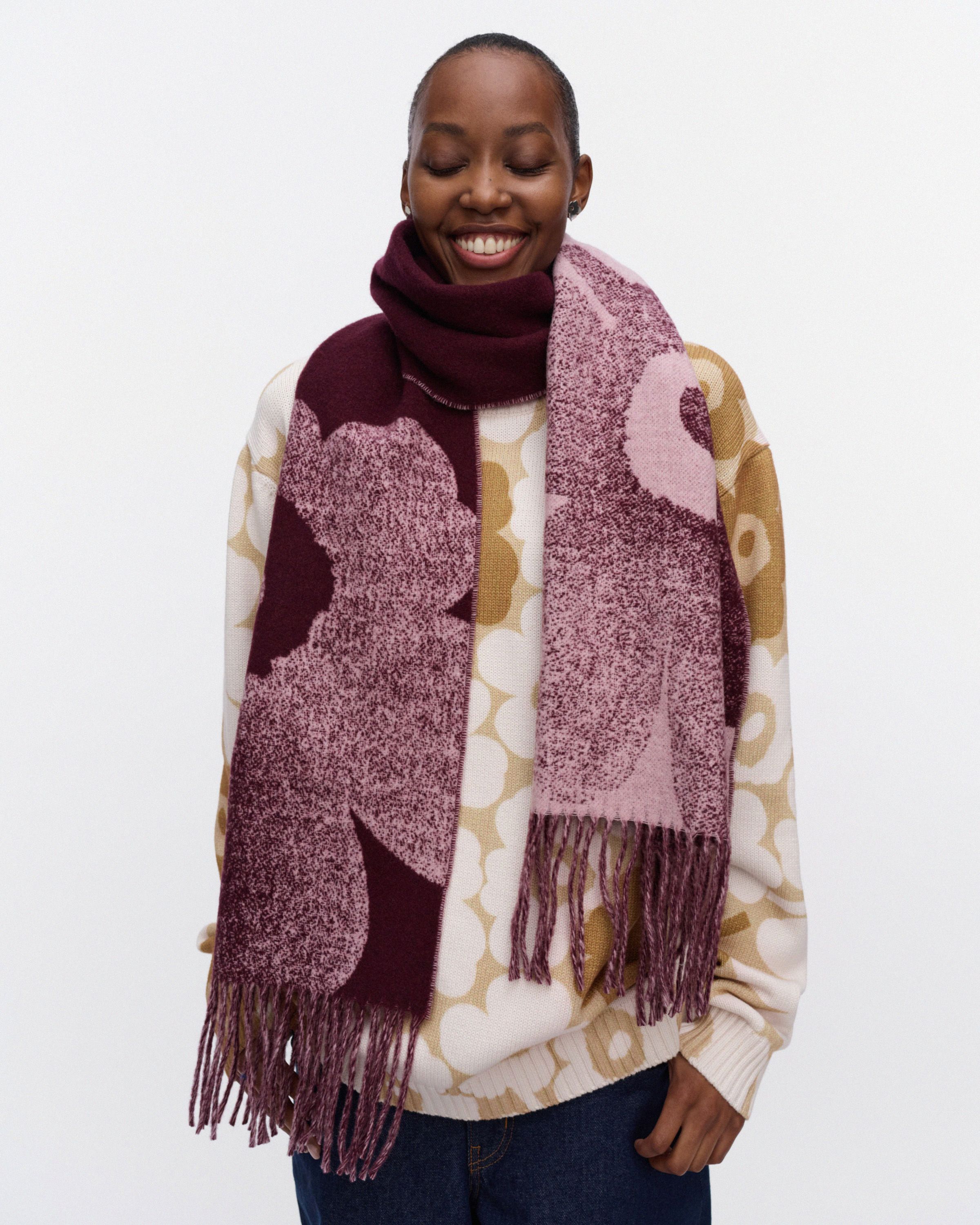 Onnekas Unikko Kioski scarf light pink, dark wine red | Marimekko