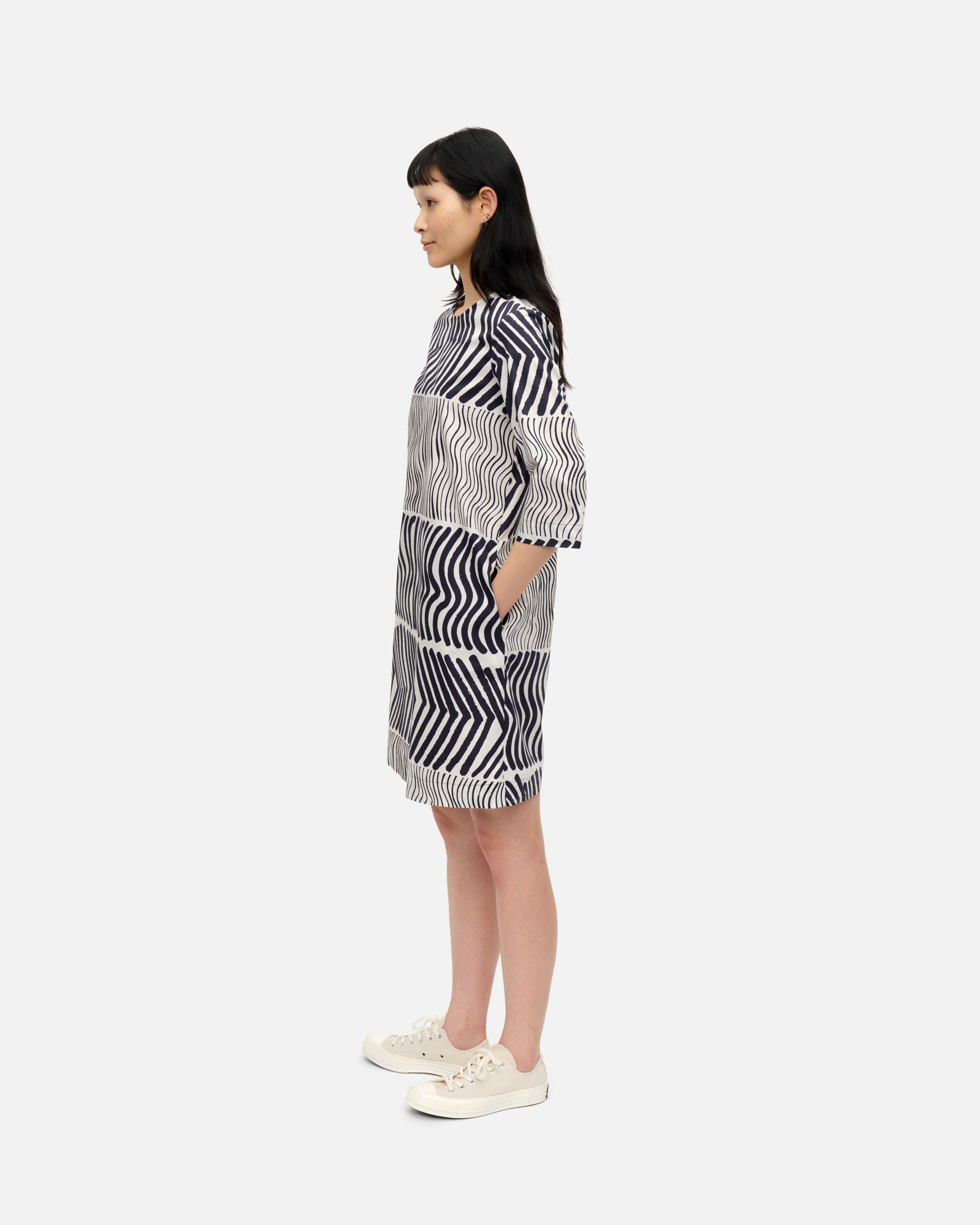 Migos Silkkikuikka, Cotton poplin dress, off-white, dark navy,