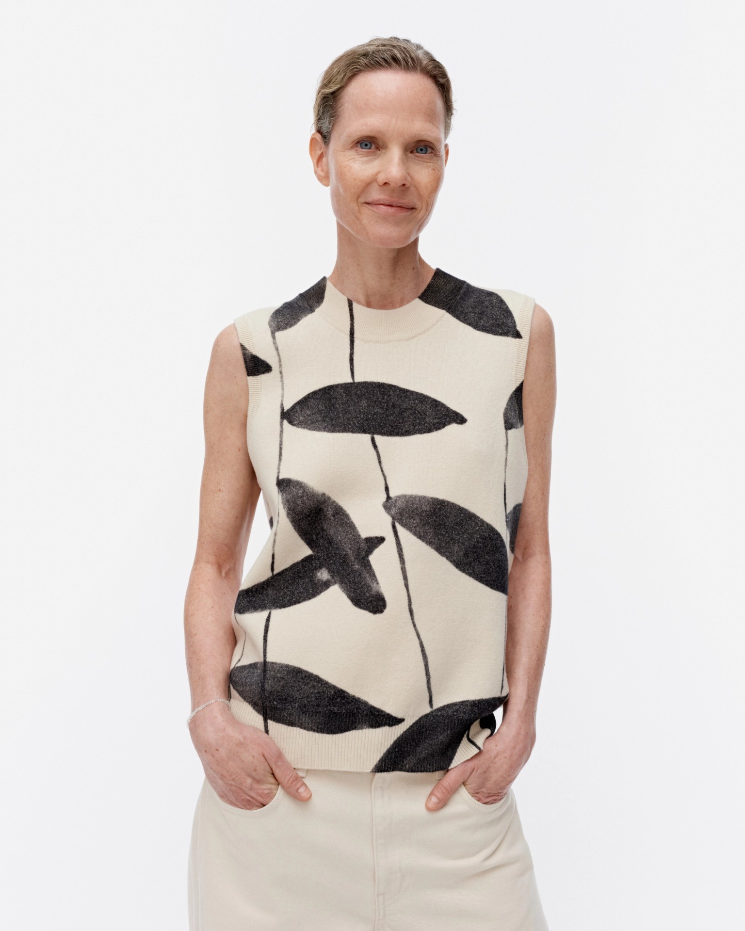 Viivat Paju, Knitted top, off white, black,