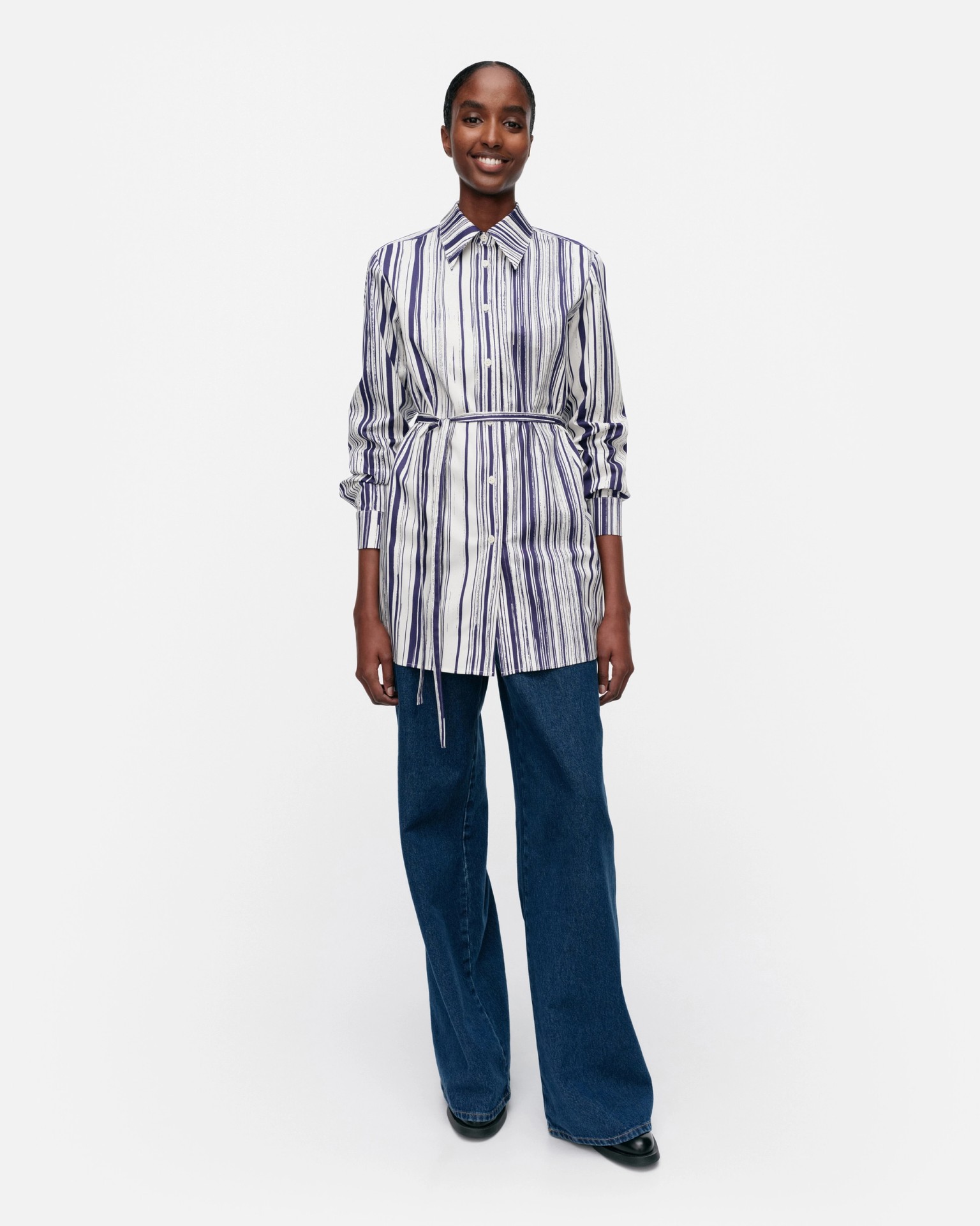 Konkaavi Siluetti, Cotton shirt, off-white, dark navy,