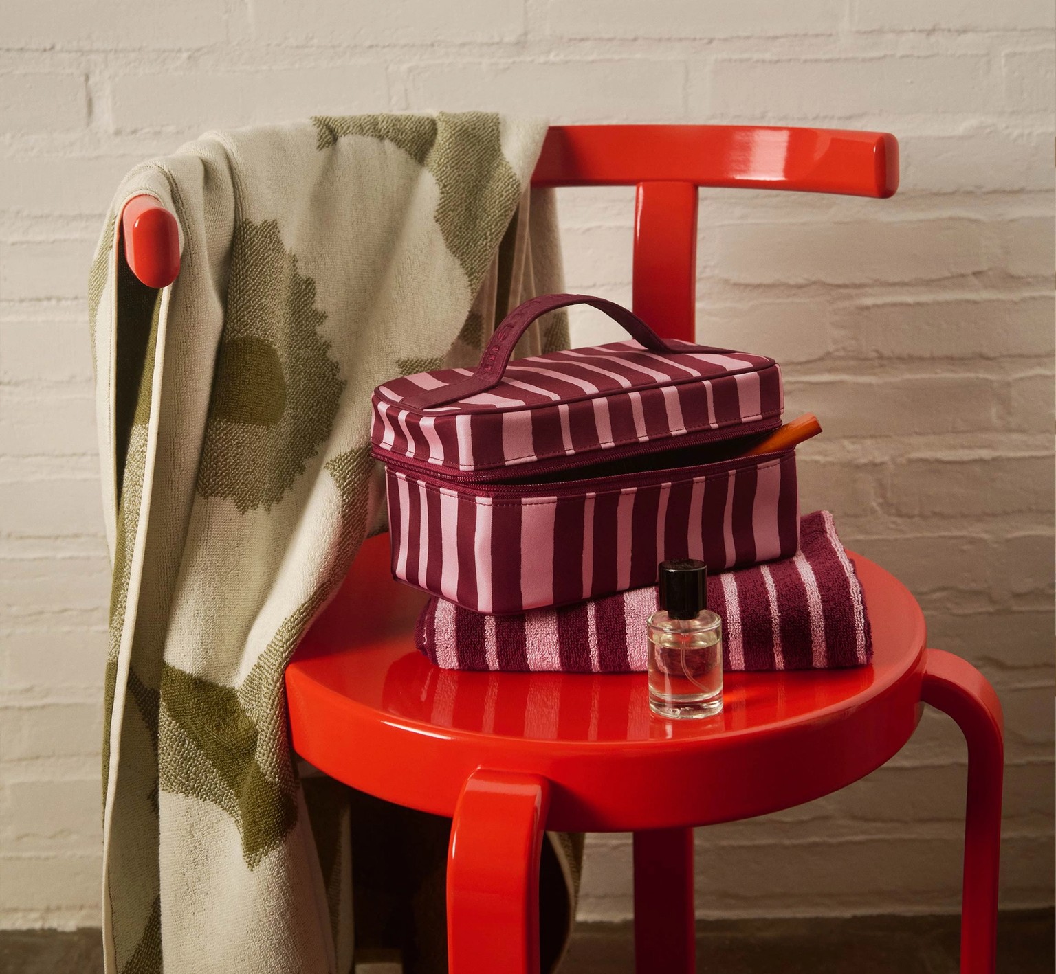 Cosmetic bags in Raide pattern.