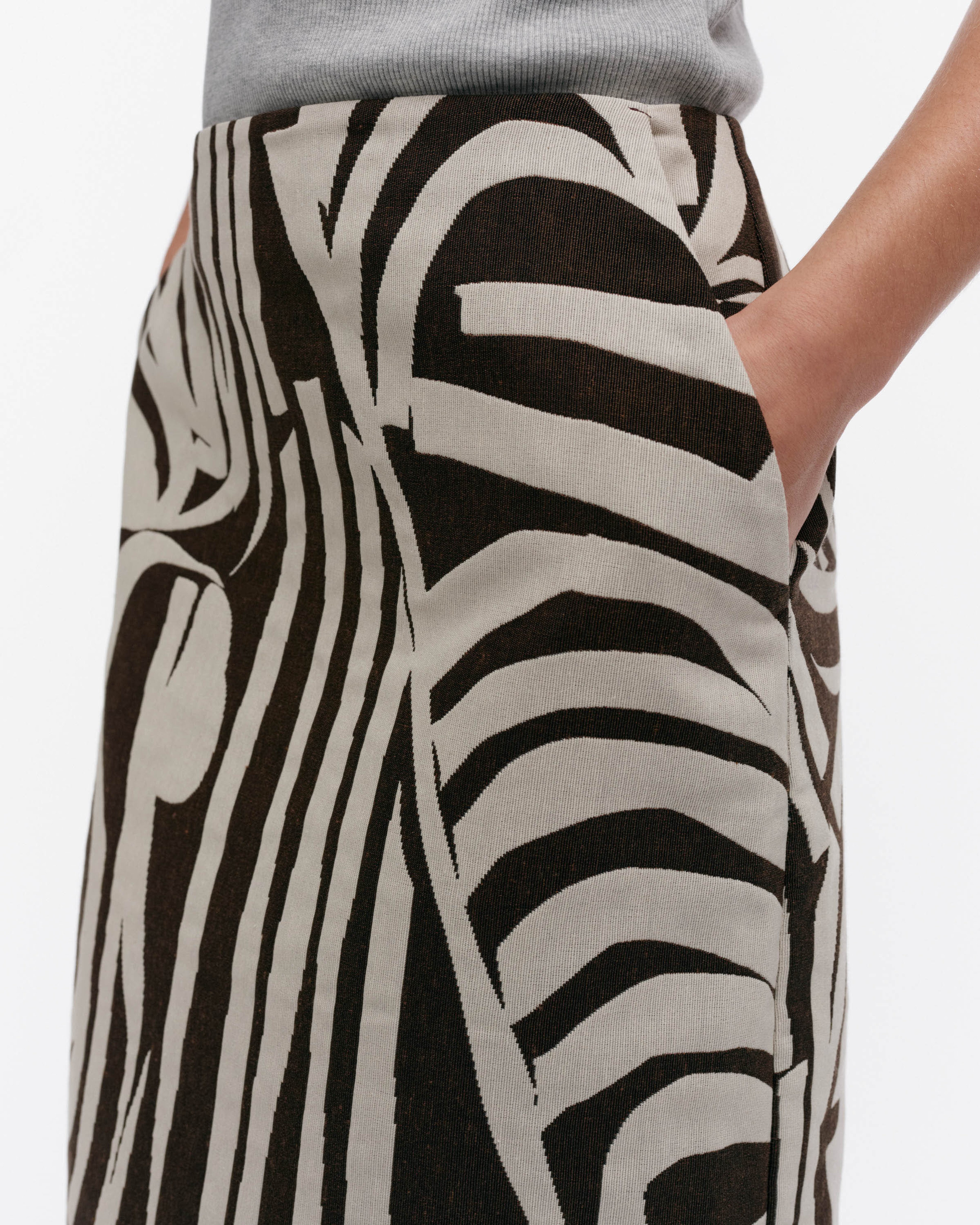 Valaa Jokuraita, Skirt, light beige, dark brown,