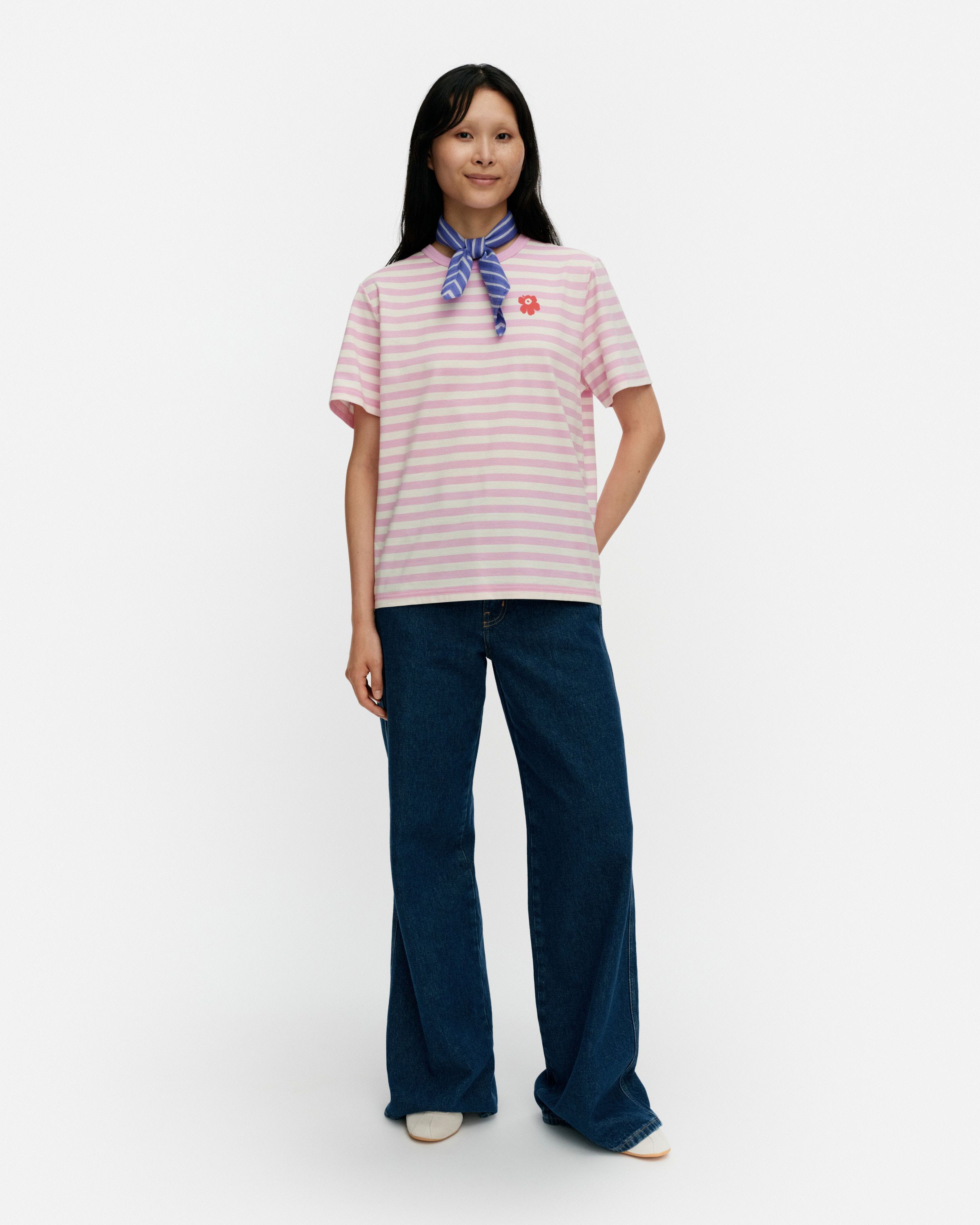 Tasaraita Unikko Kioski t-shirt light pink, off white, red | Marimekko