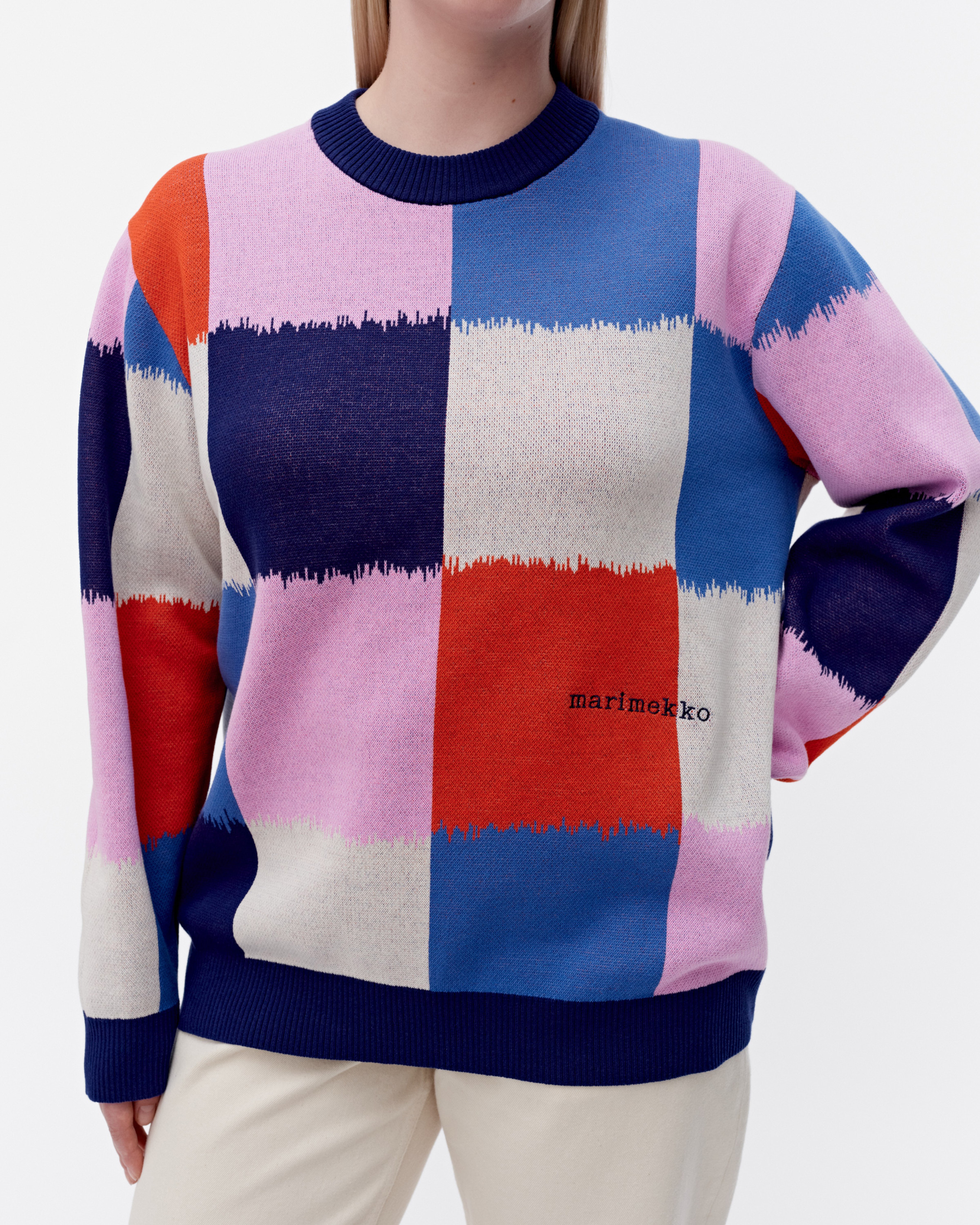 Lasi Ostjakki, Kioski neulepusero, t.sininen, punainen, l.valk.,