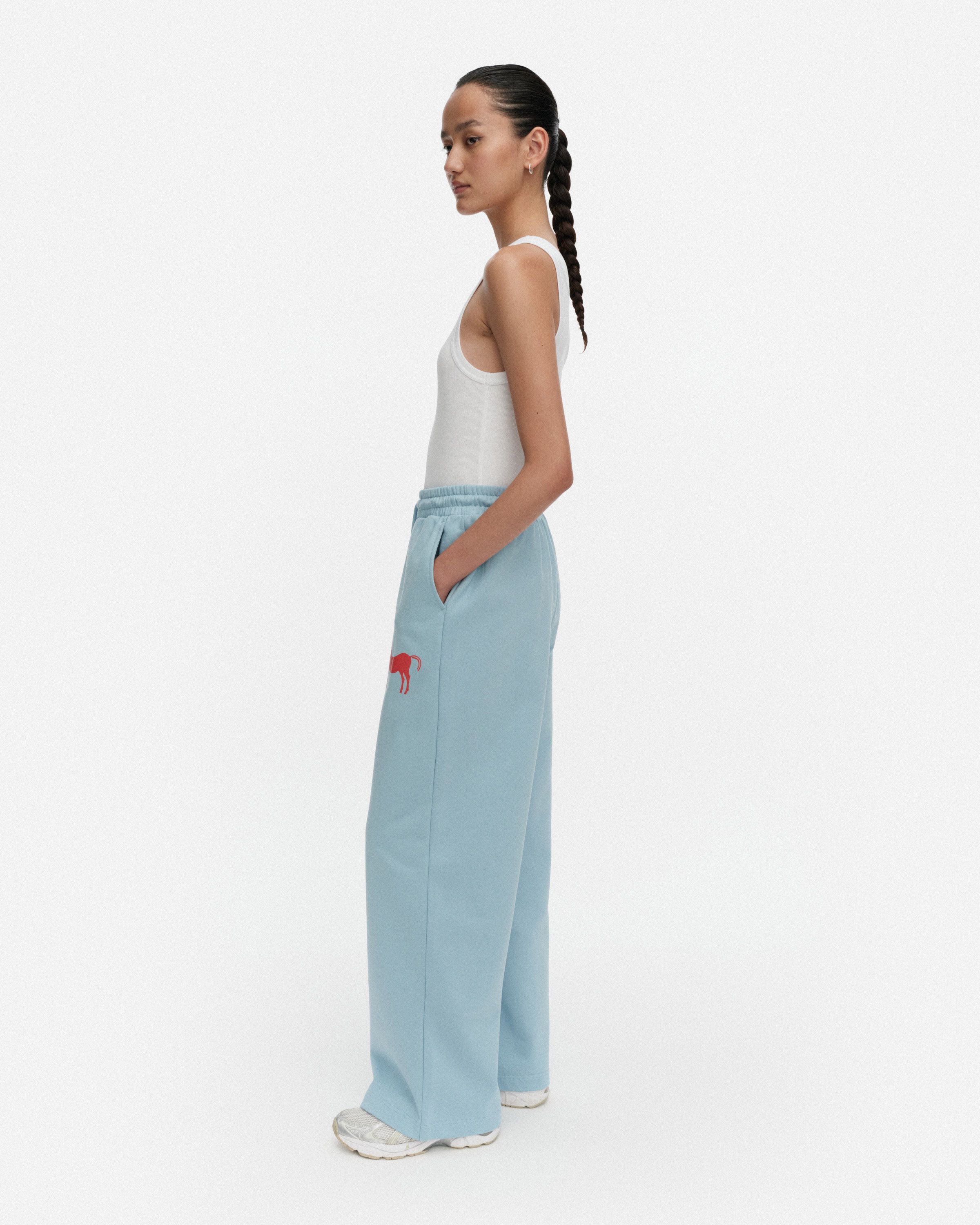 Varret Musta Tamma Placement Kioski sweatpants light blue, red