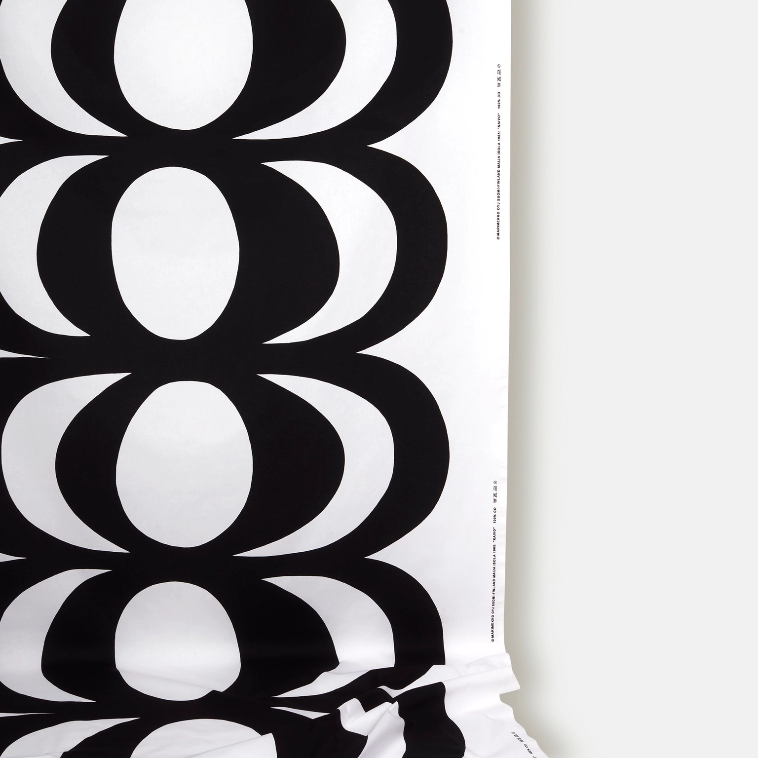 Black and white Kaivo fabric.