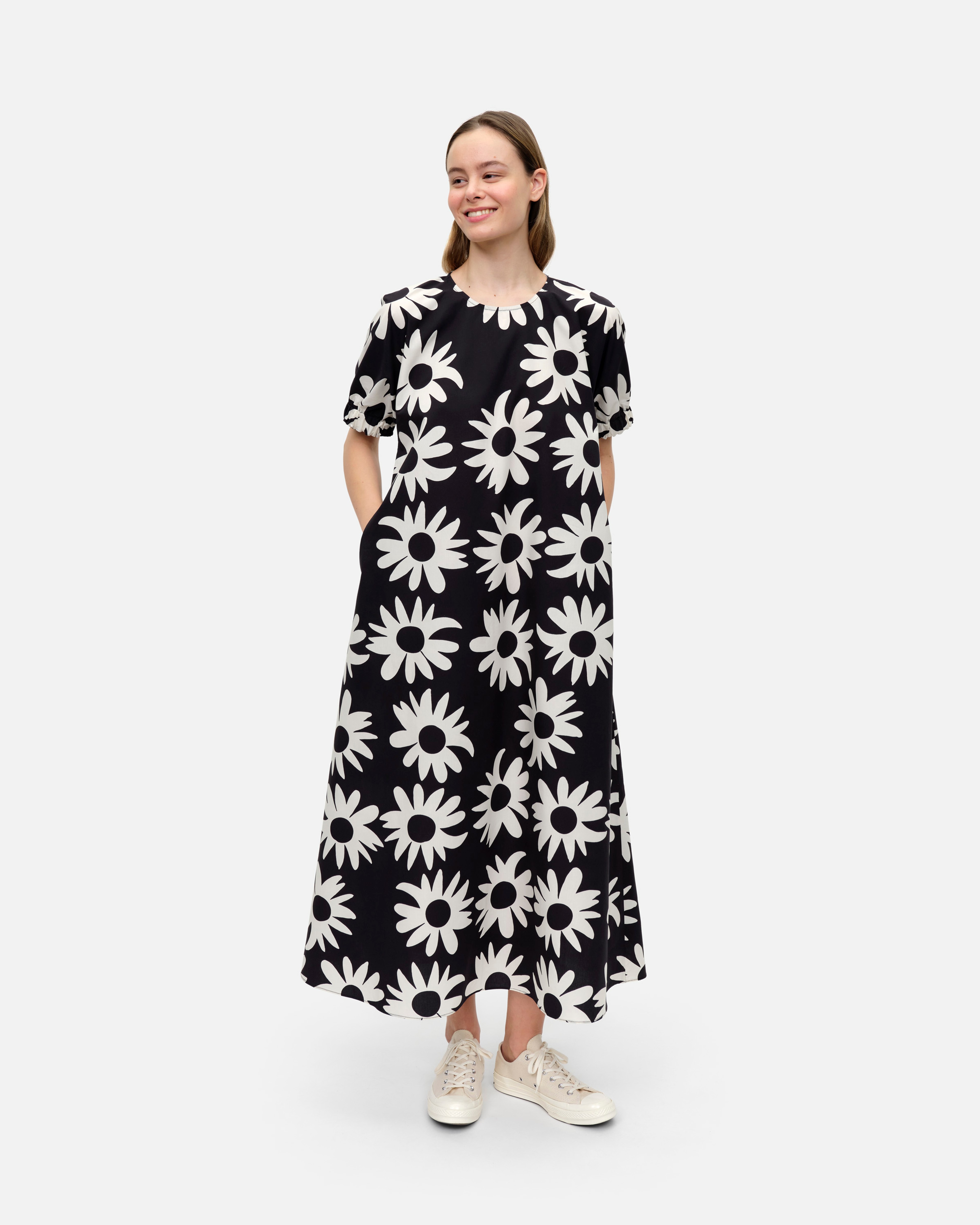 Veroinen Rakastaa ei rakasta, Puuvillamekko, musta, luonnonvalkoinen,