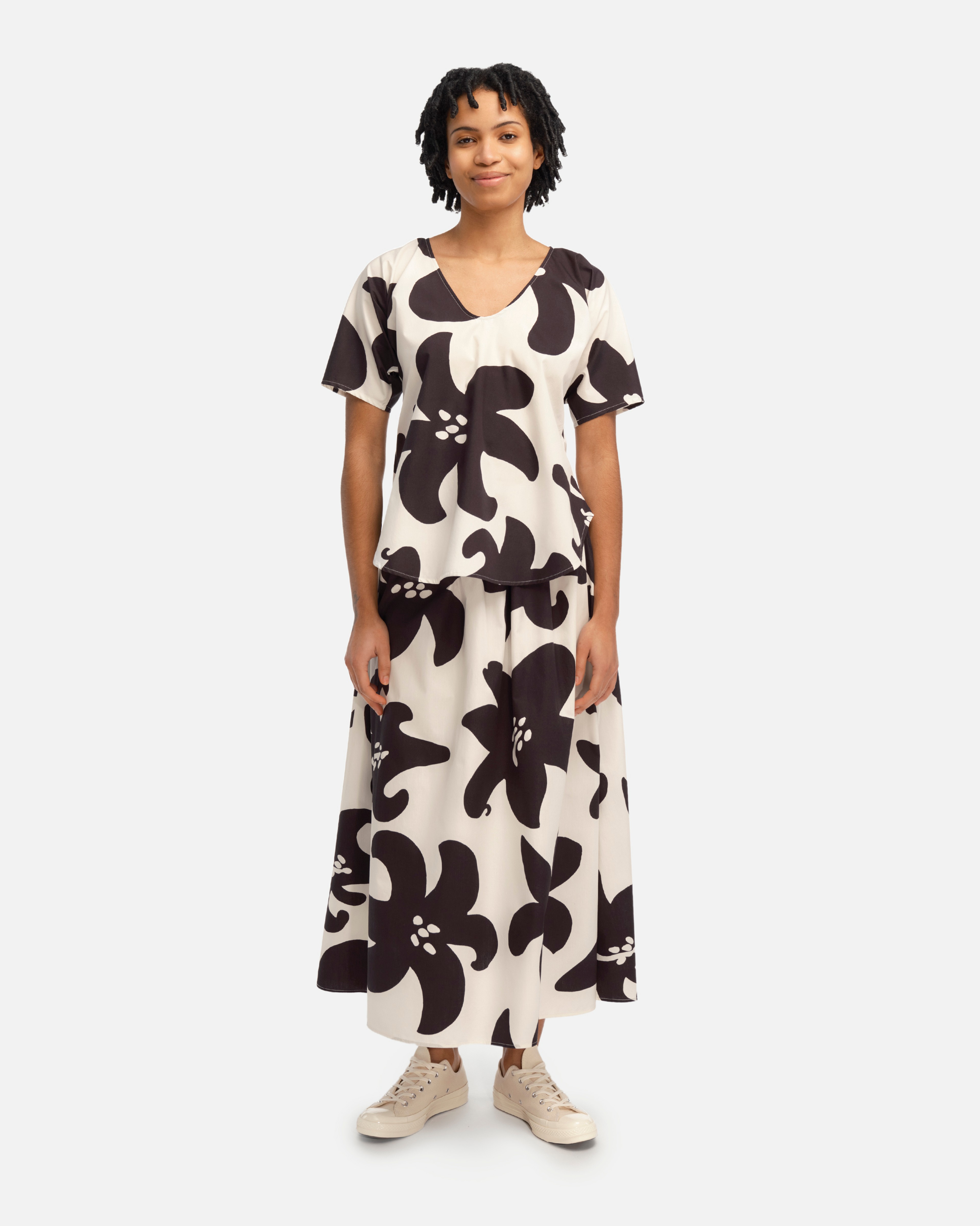 Freja Villinarsissi, Shirt, white, black,