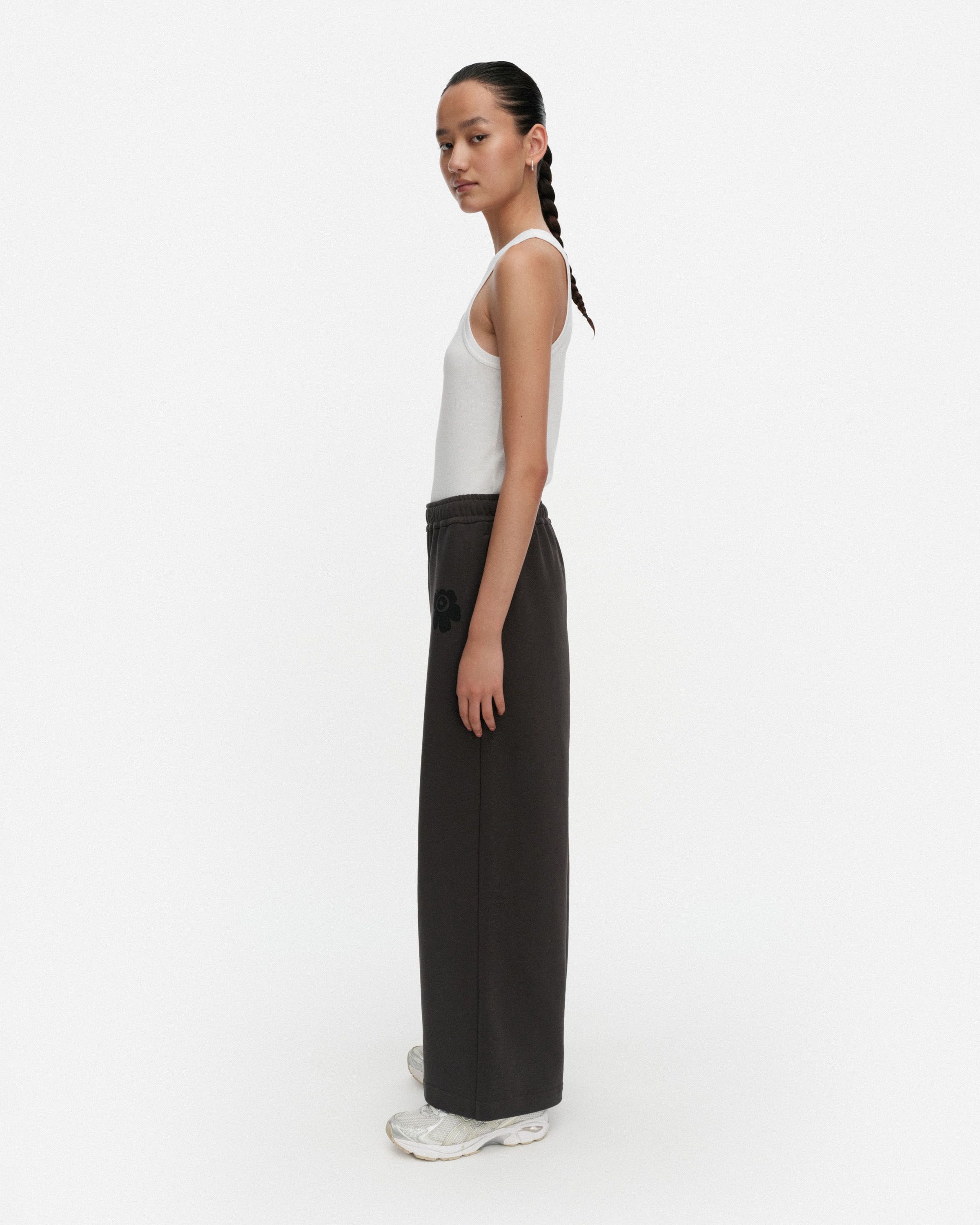 Naturaali Unikko Placement Kioski sweatpants | Marimekko