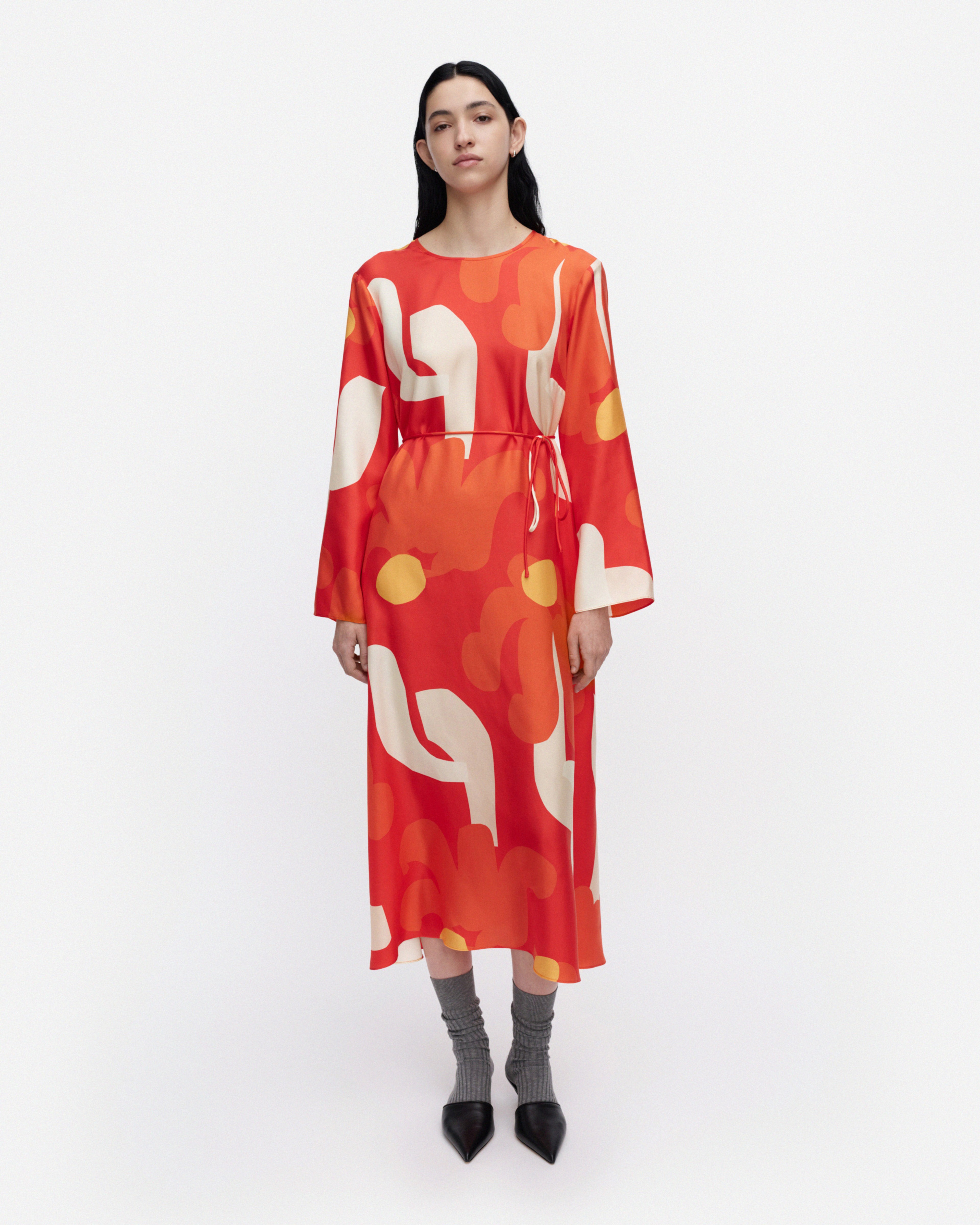 Keskenään Kukkahattu Silk dress