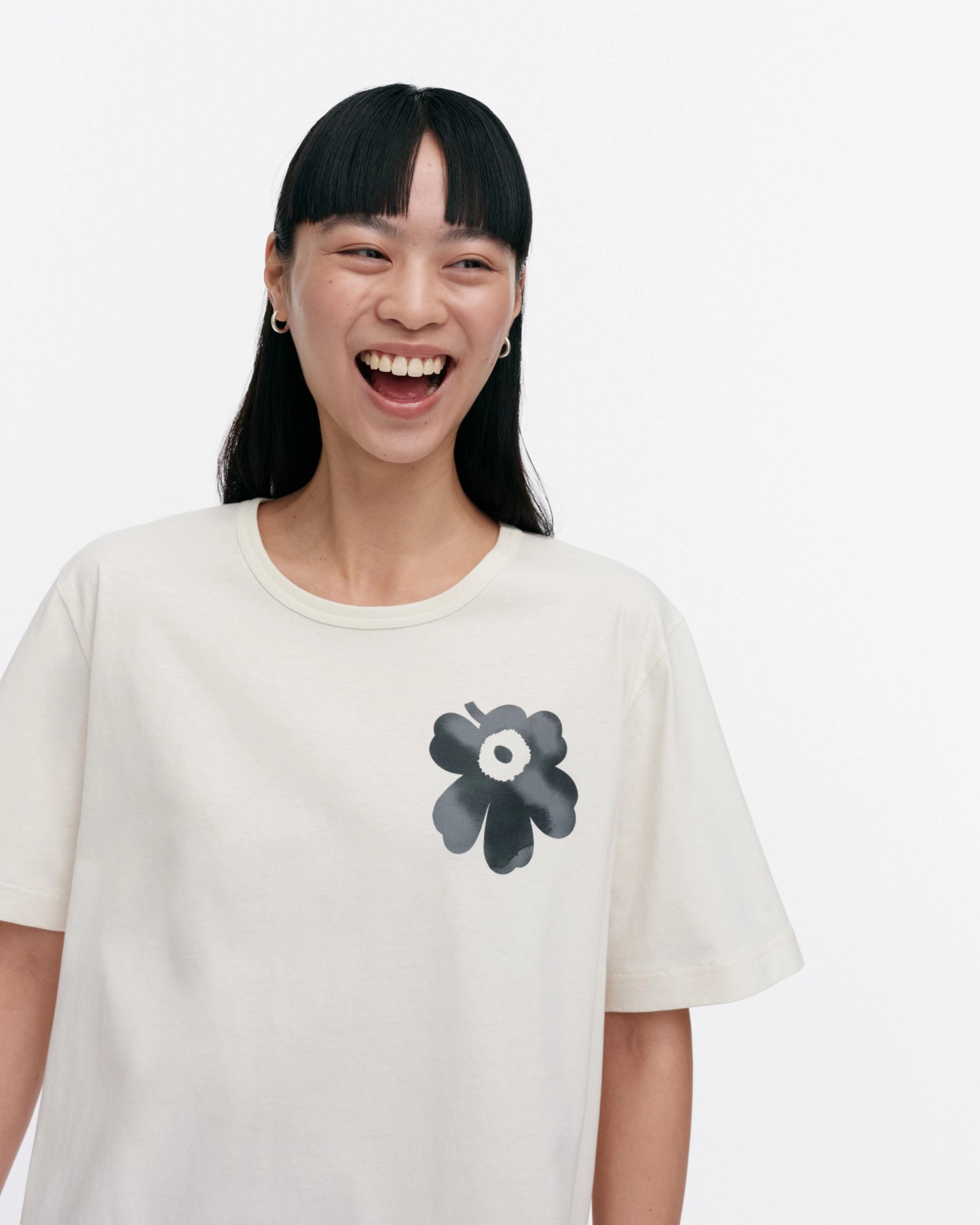 Vihne Unikko Placement, Kioski t-shirt, off white, black, grey,