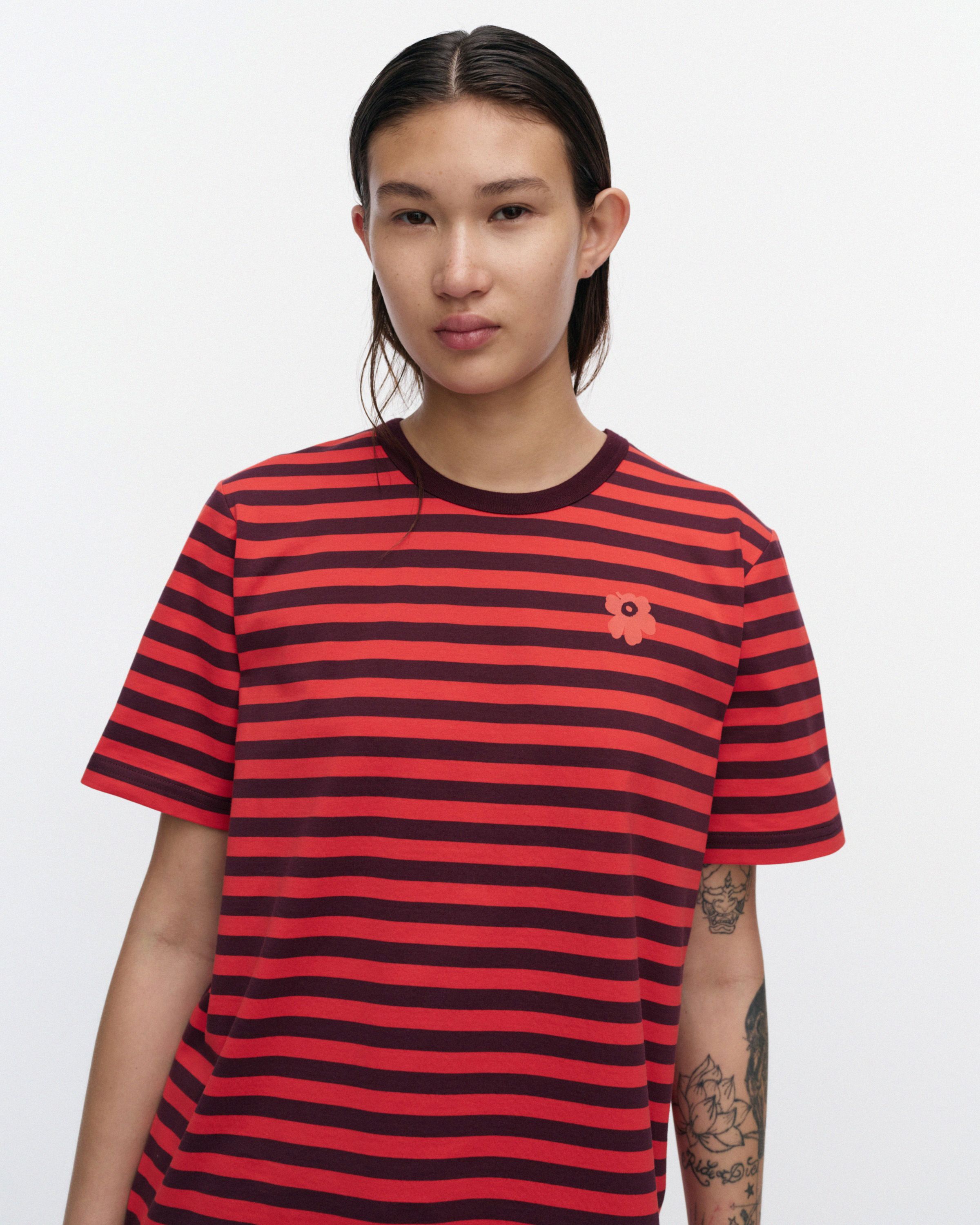 Tasaraita Unikko Kioski t-shirt wine red, red | Marimekko