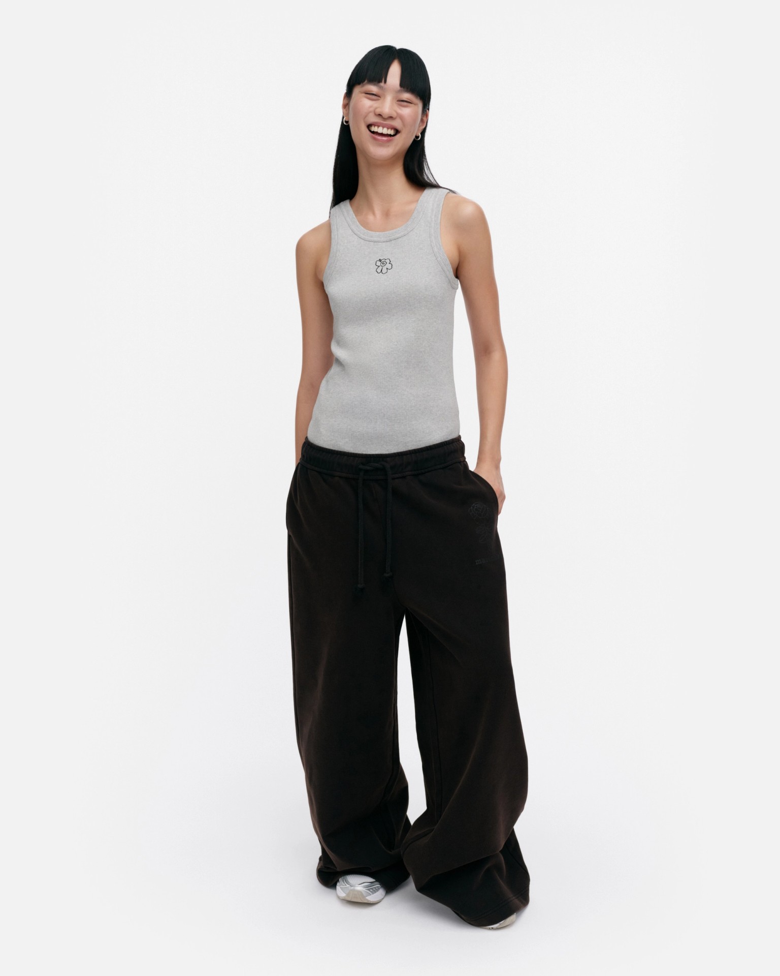 Puuska Vihkiruusu placement, Kioski sweatpants, dark brown, grey,