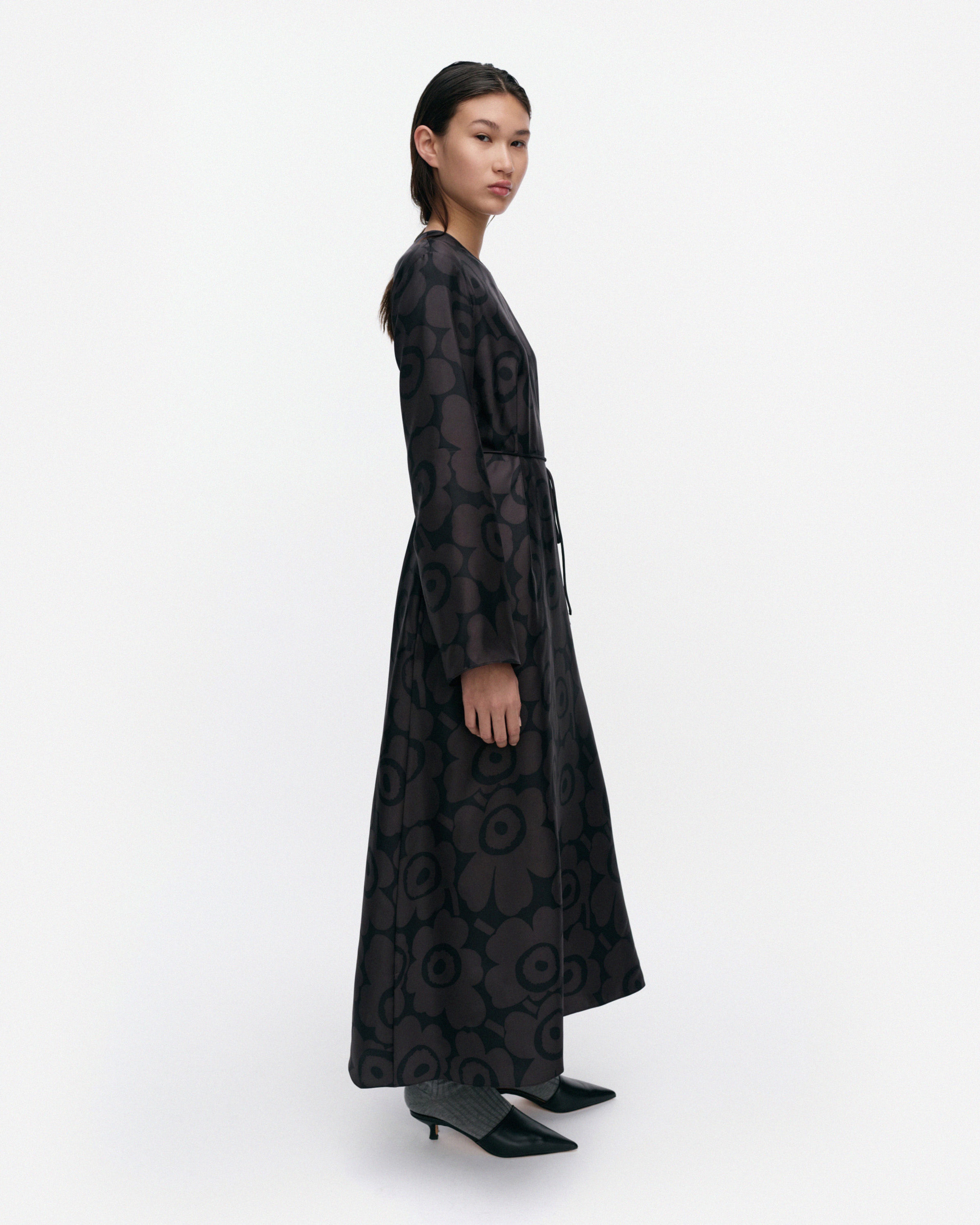 Keskenään Unikko, Silk dress, black, dark grey,