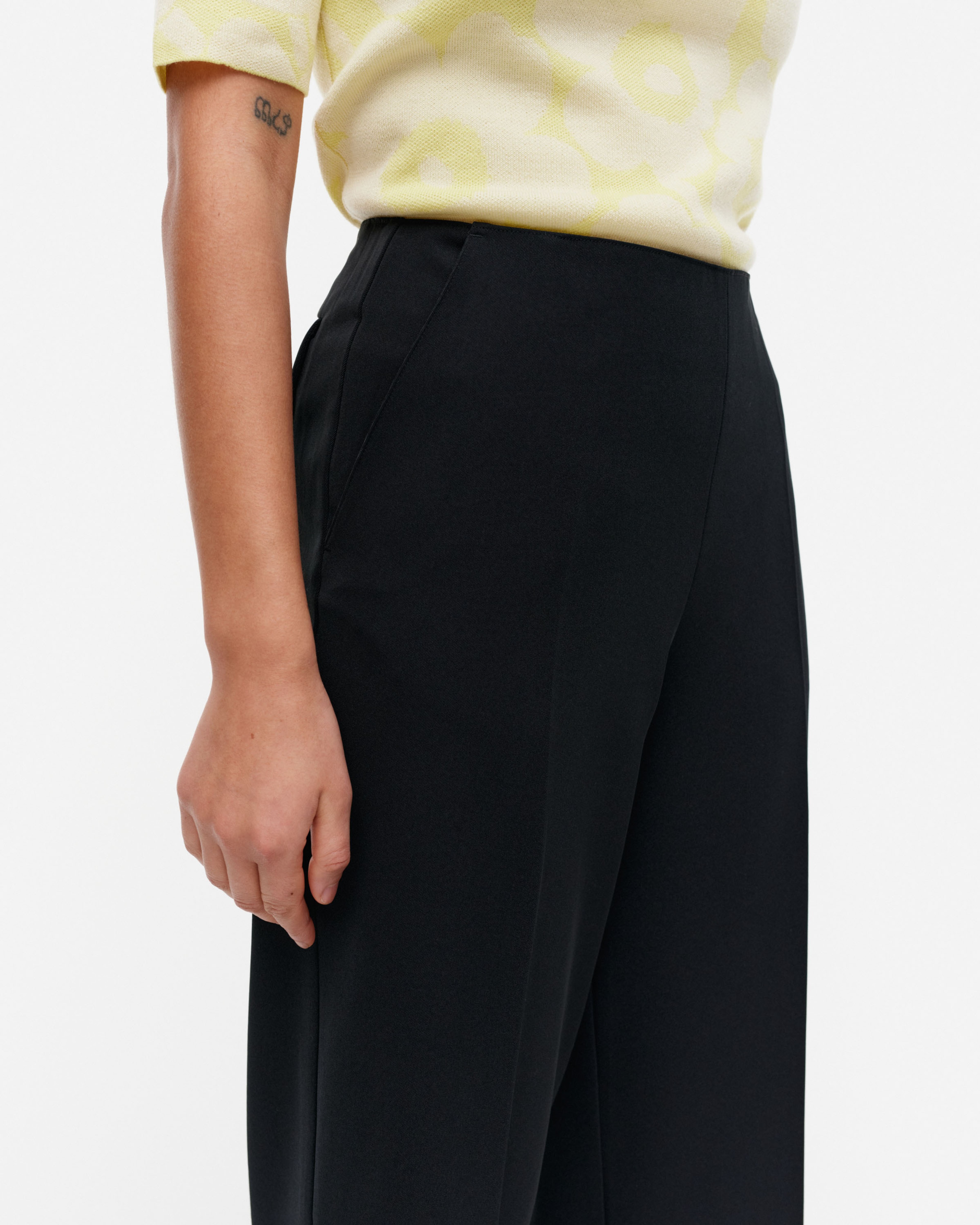 Kaaret Solid Trousers