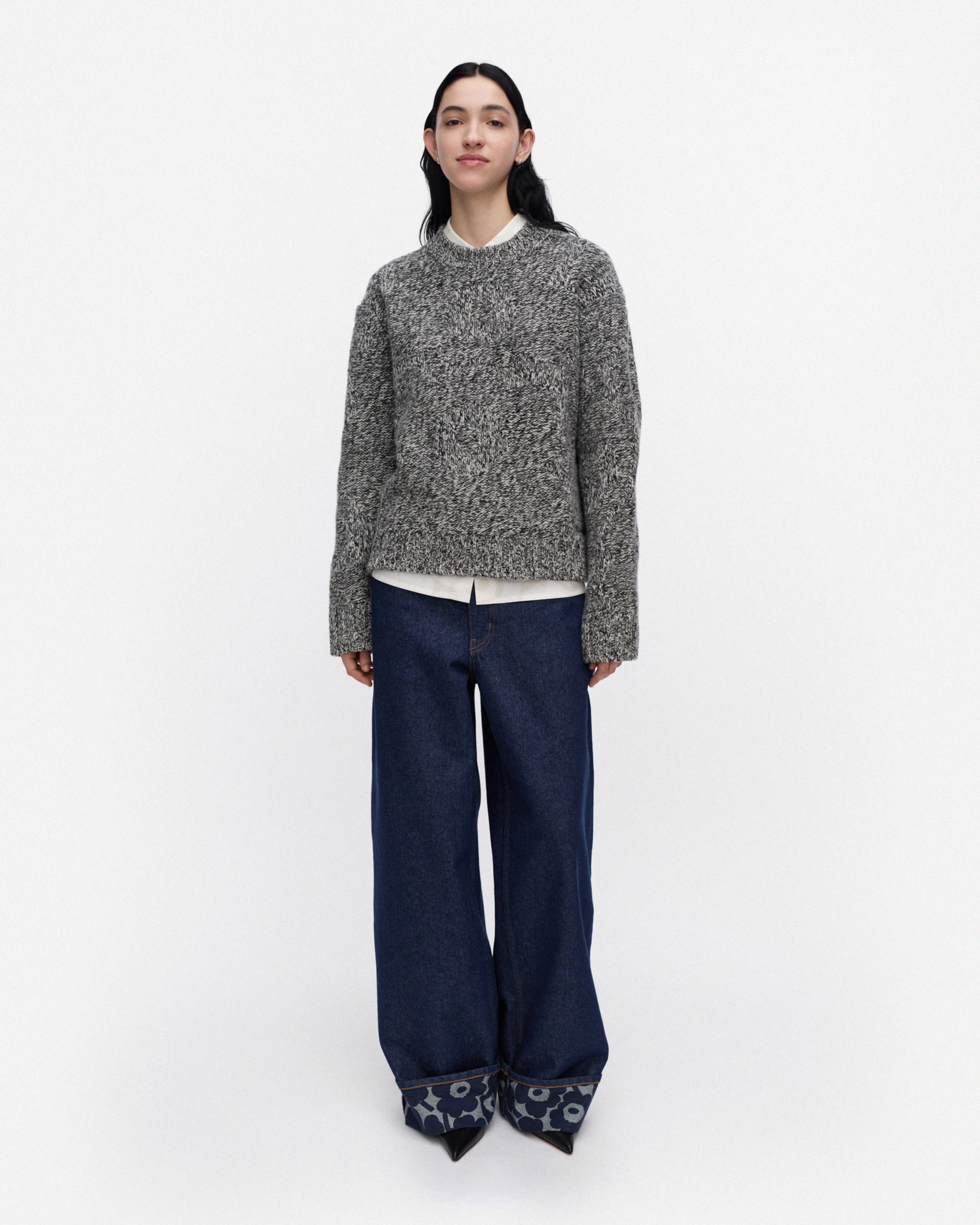 Vainu Unikko, Knitted pullover, off white, black,
