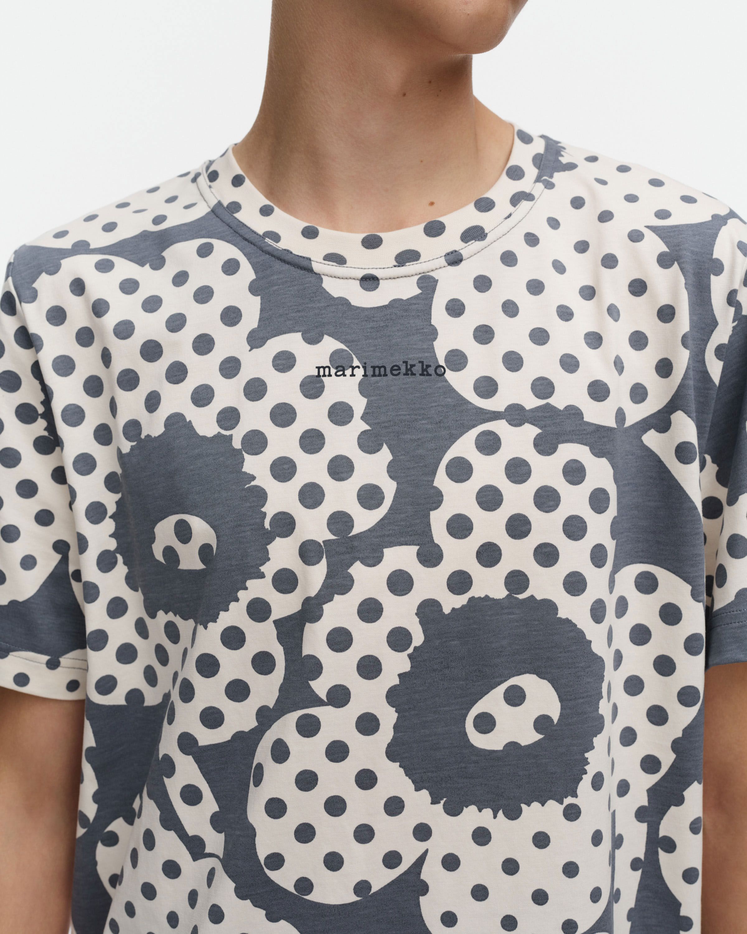 Embla Unikko Kioski t-shirt dark grey, off white | Marimekko