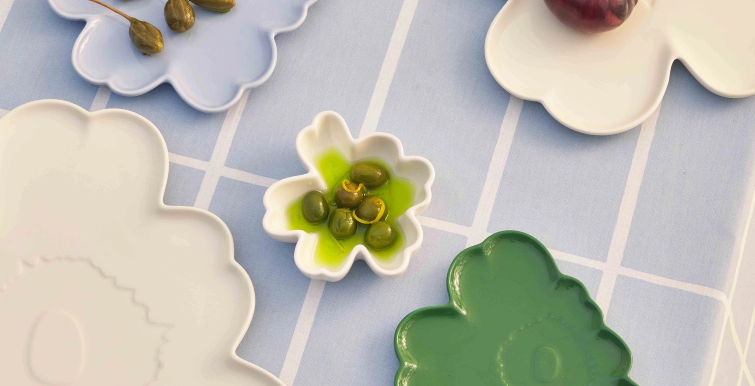 Unikko-shaped plates.