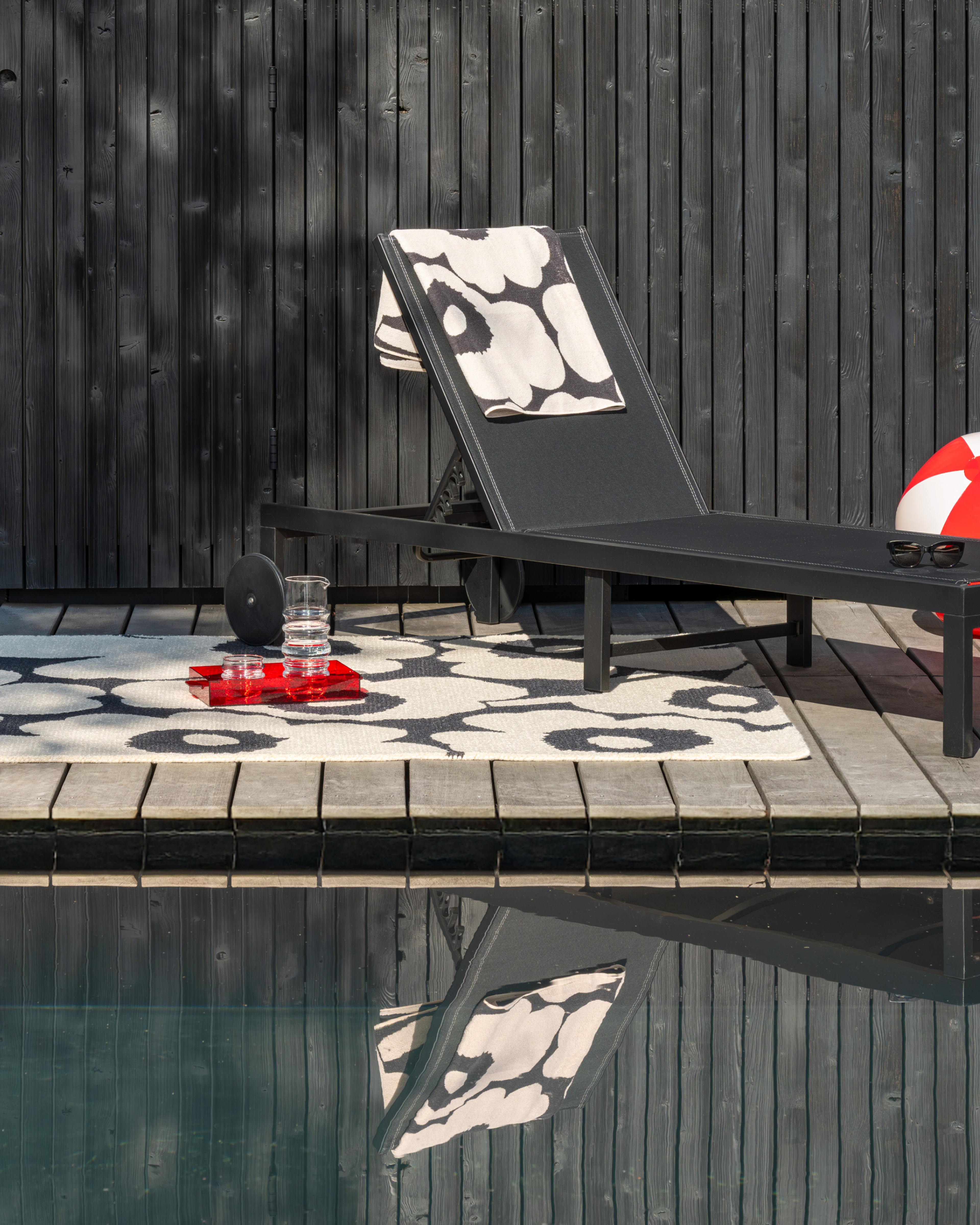 Unikko Outdoor Rug 160 x 230 cm