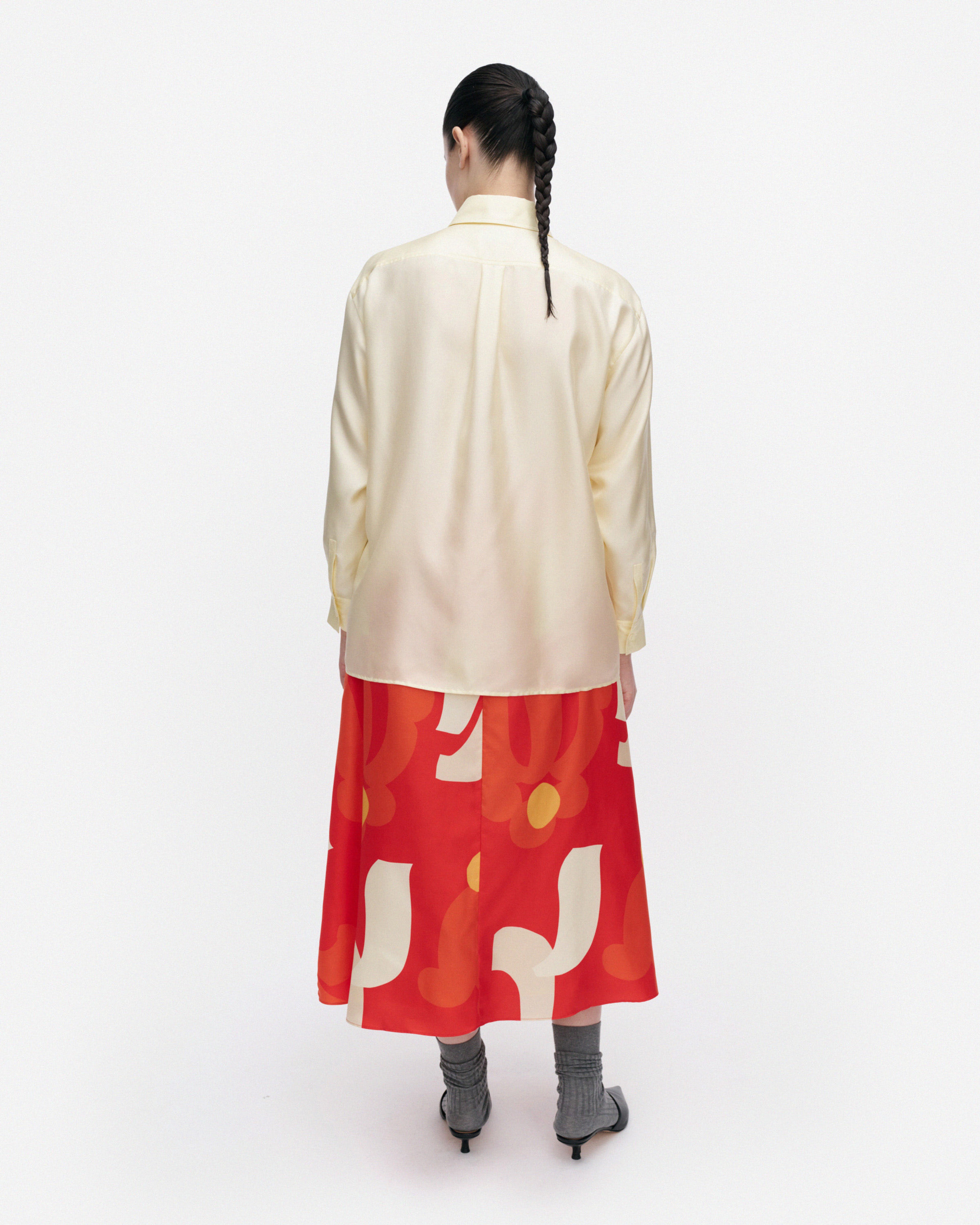 Koostumus Kukkahattu, Silk skirt, red, light yellow, beige,