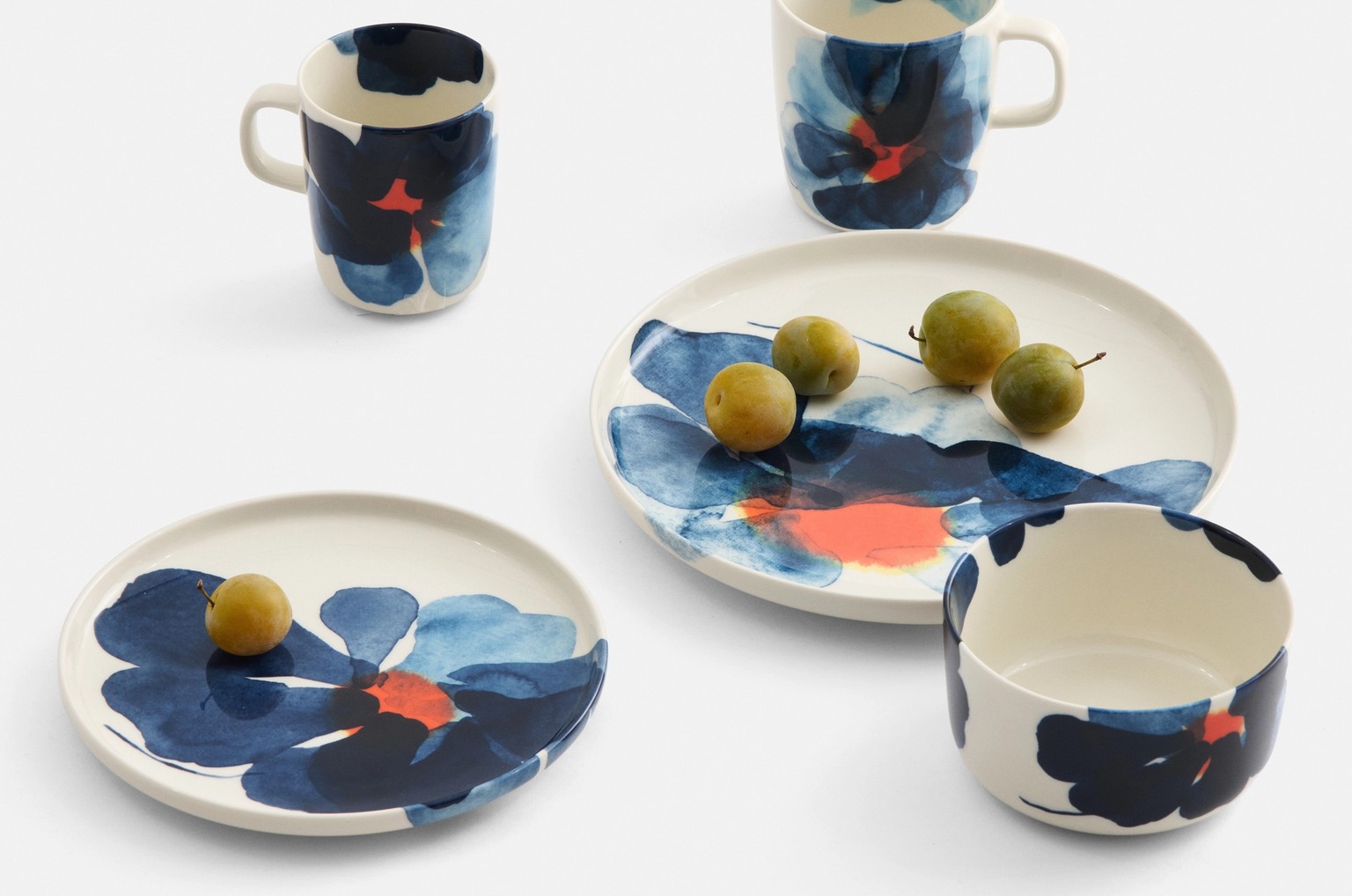 Mugs, plates and a bowl in blue Valssi pattern.