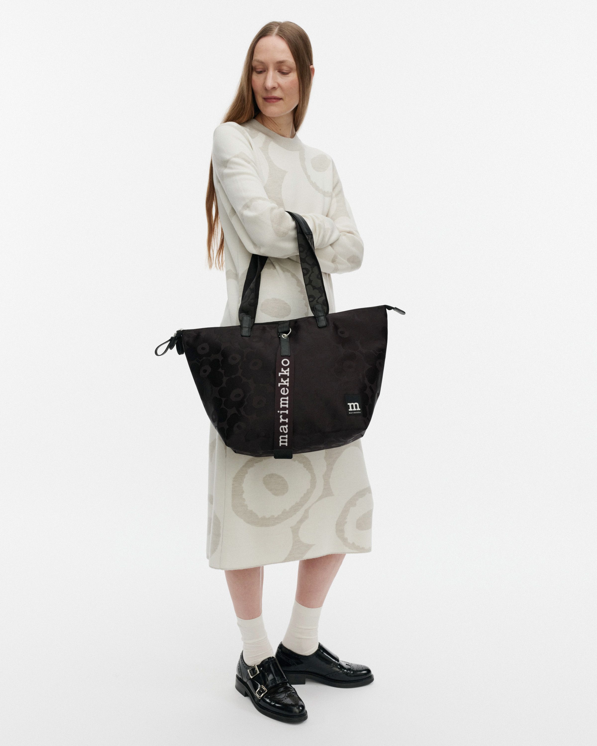 Tote M Unikko Shoulder bag black, black | Marimekko