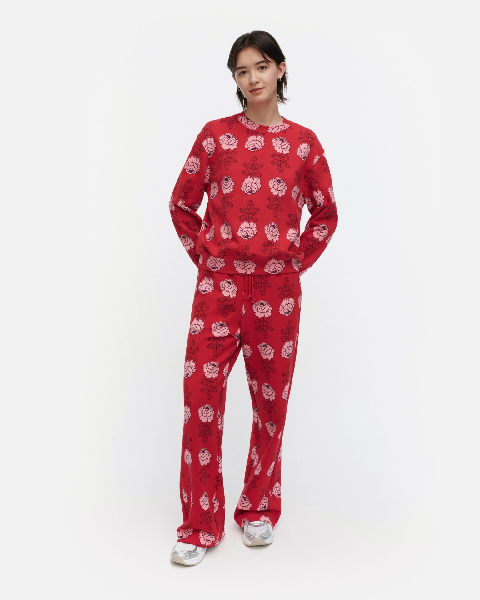 Leiot Vihkiruusu, Kioski sweatshirt, red, light pink, dark purple,