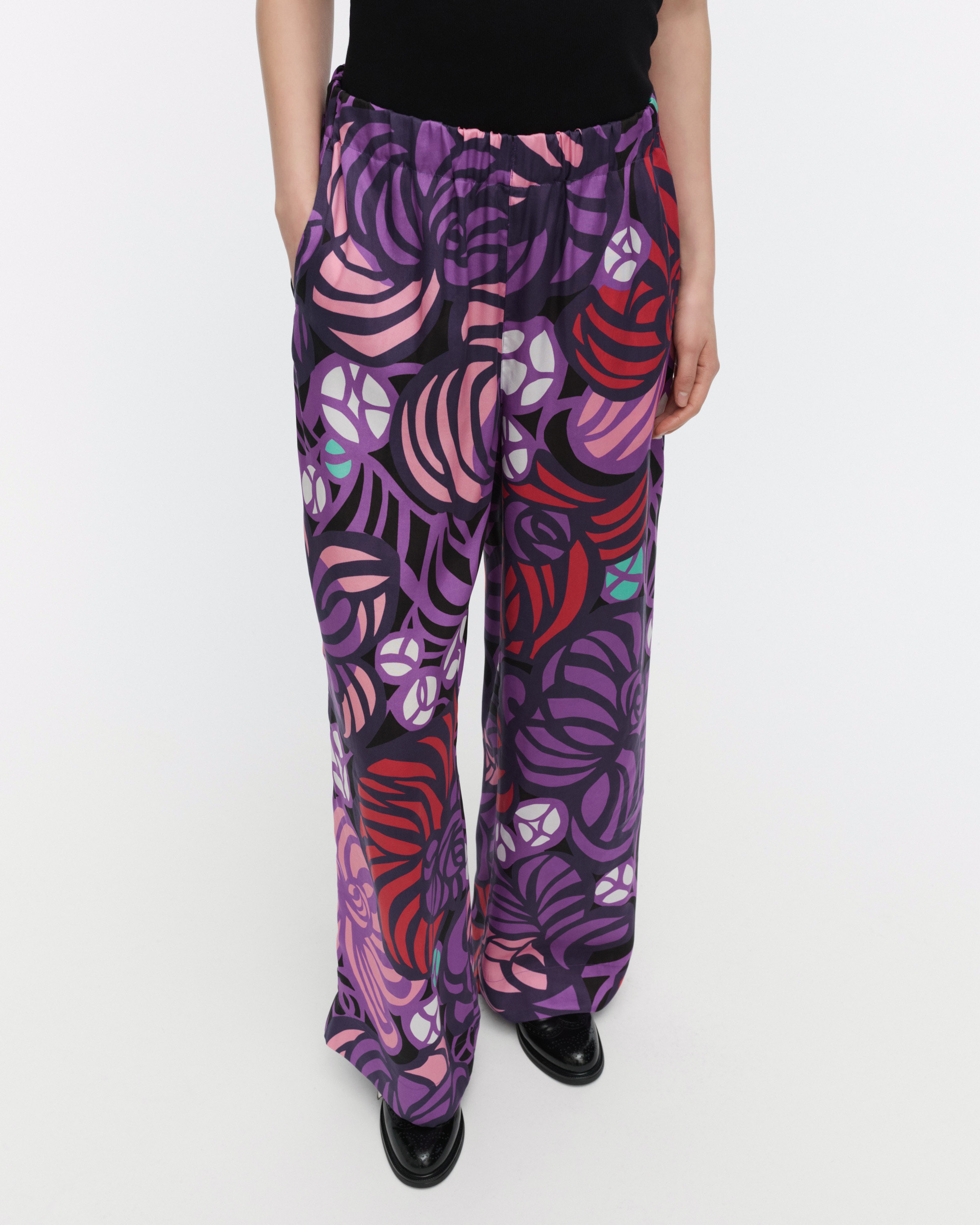 Oanet Torstai, Cupro trousers, violet, red, pink, black,