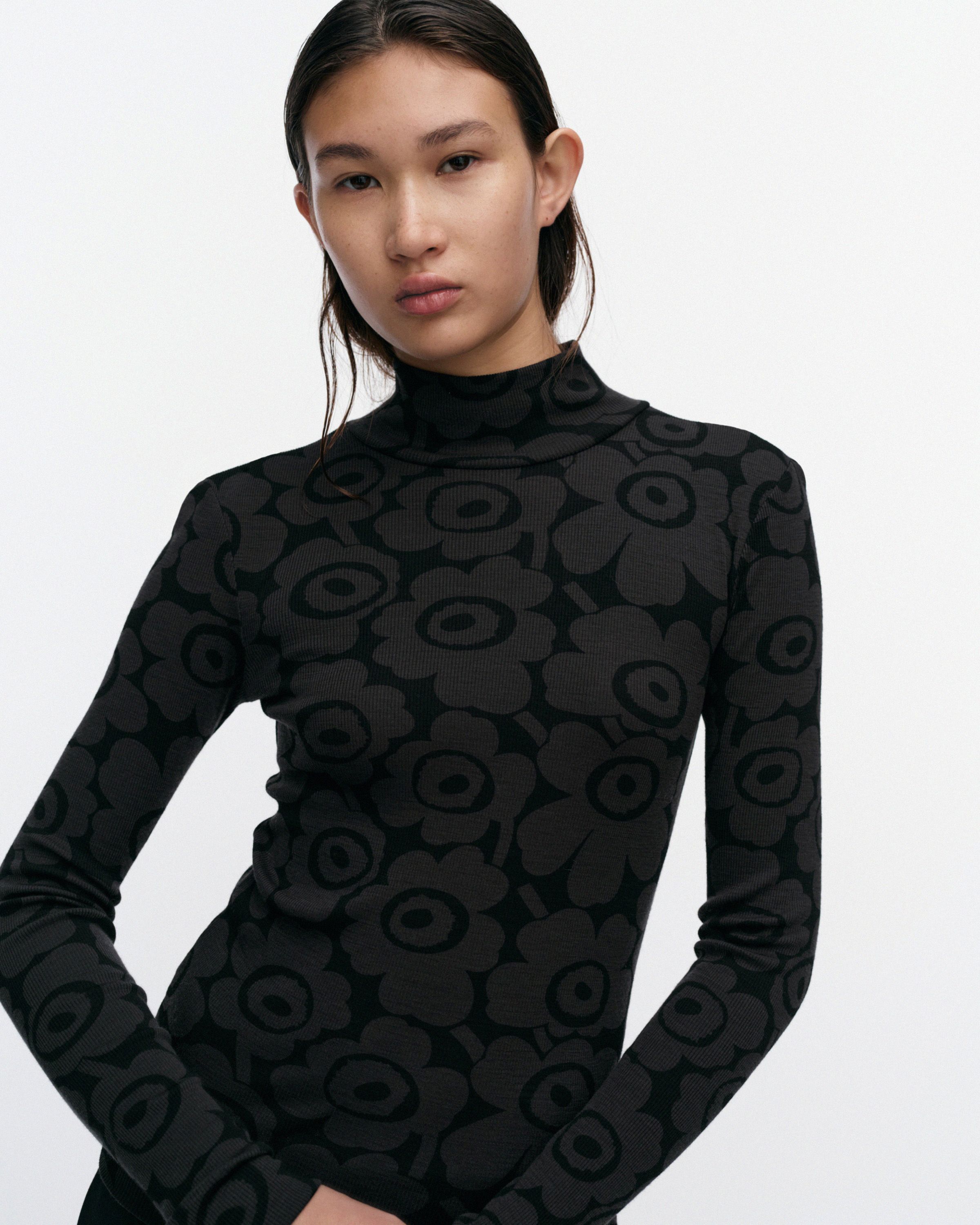 Vilpotus Unikko Turtleneck shirt black, dark grey | Marimekko