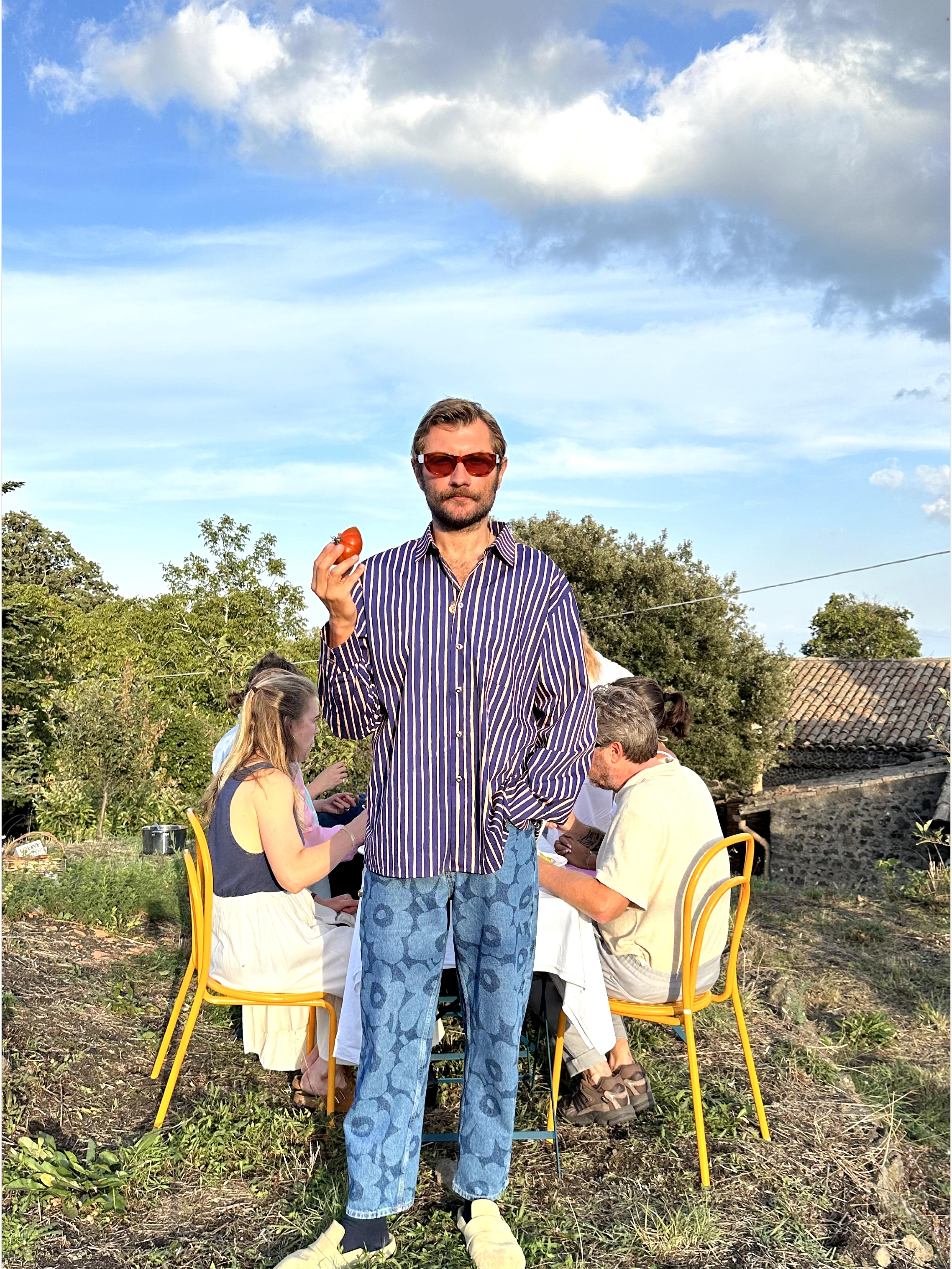 Lukas Lewandowski dressed in a Jokapoika shirt and Maridenim jeans in a Sicilian courtyard