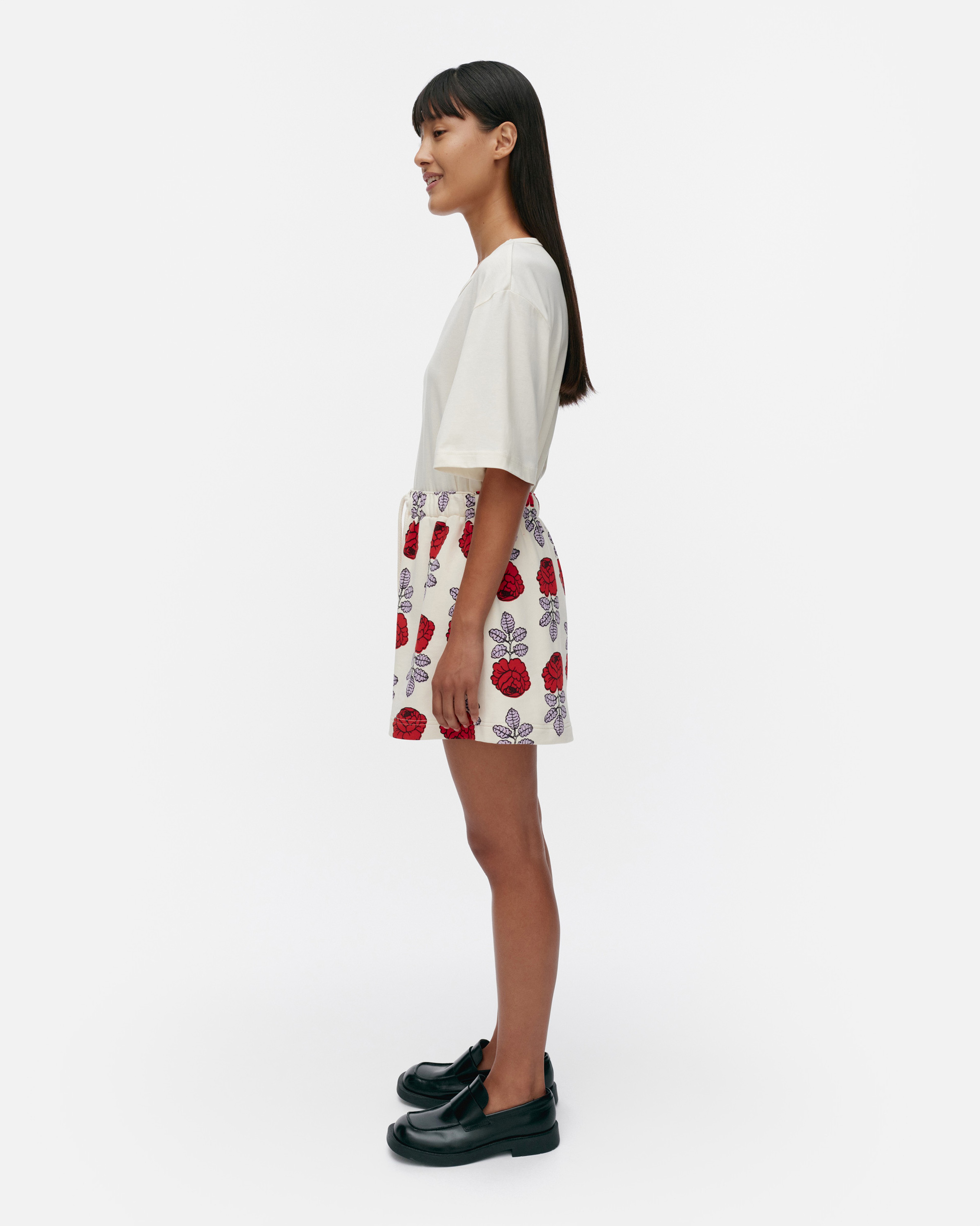 Miksaus Vihkiruusu, Kioski shorts, off white, red, lilac,