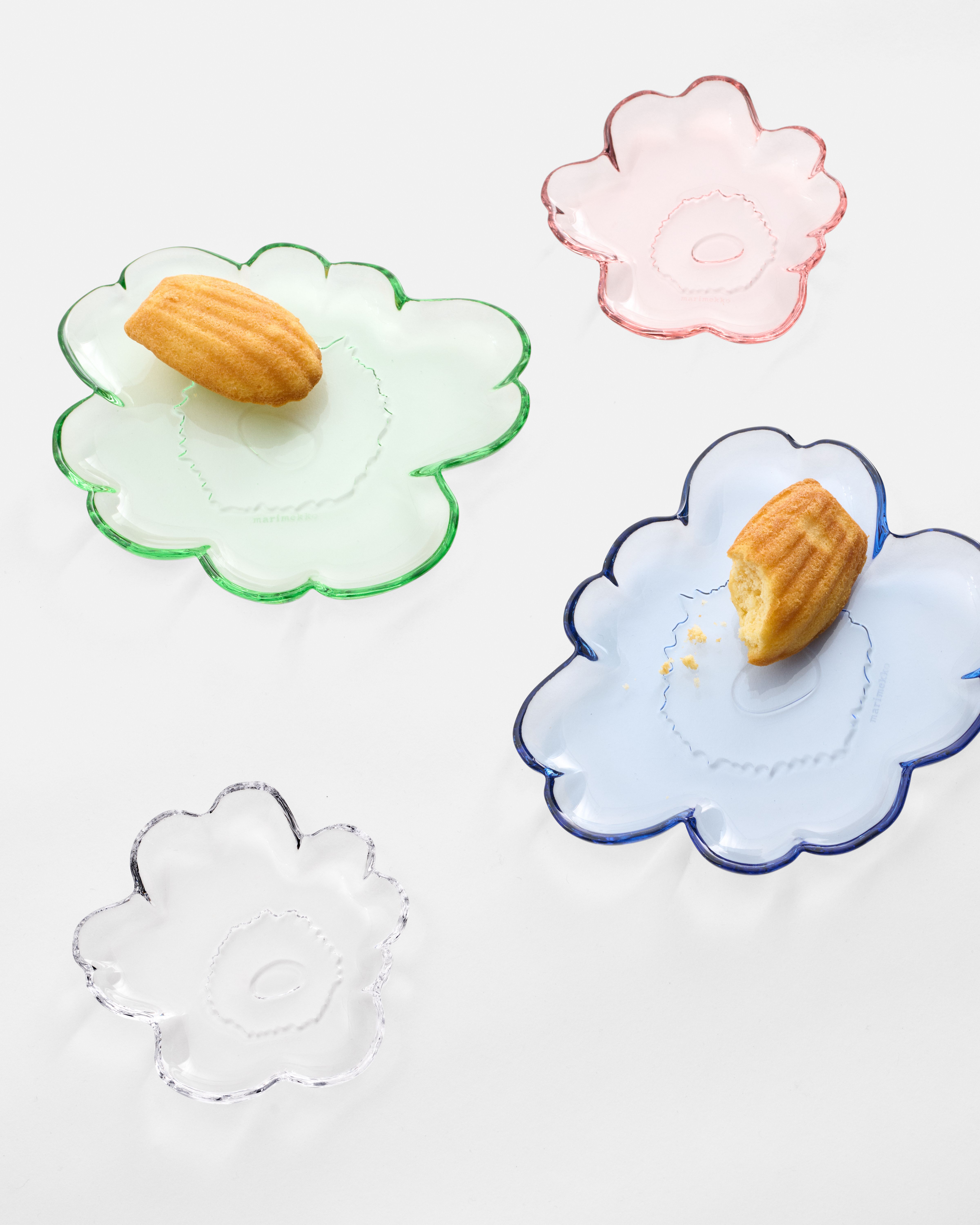Unikko Small glass plate | Marimekko