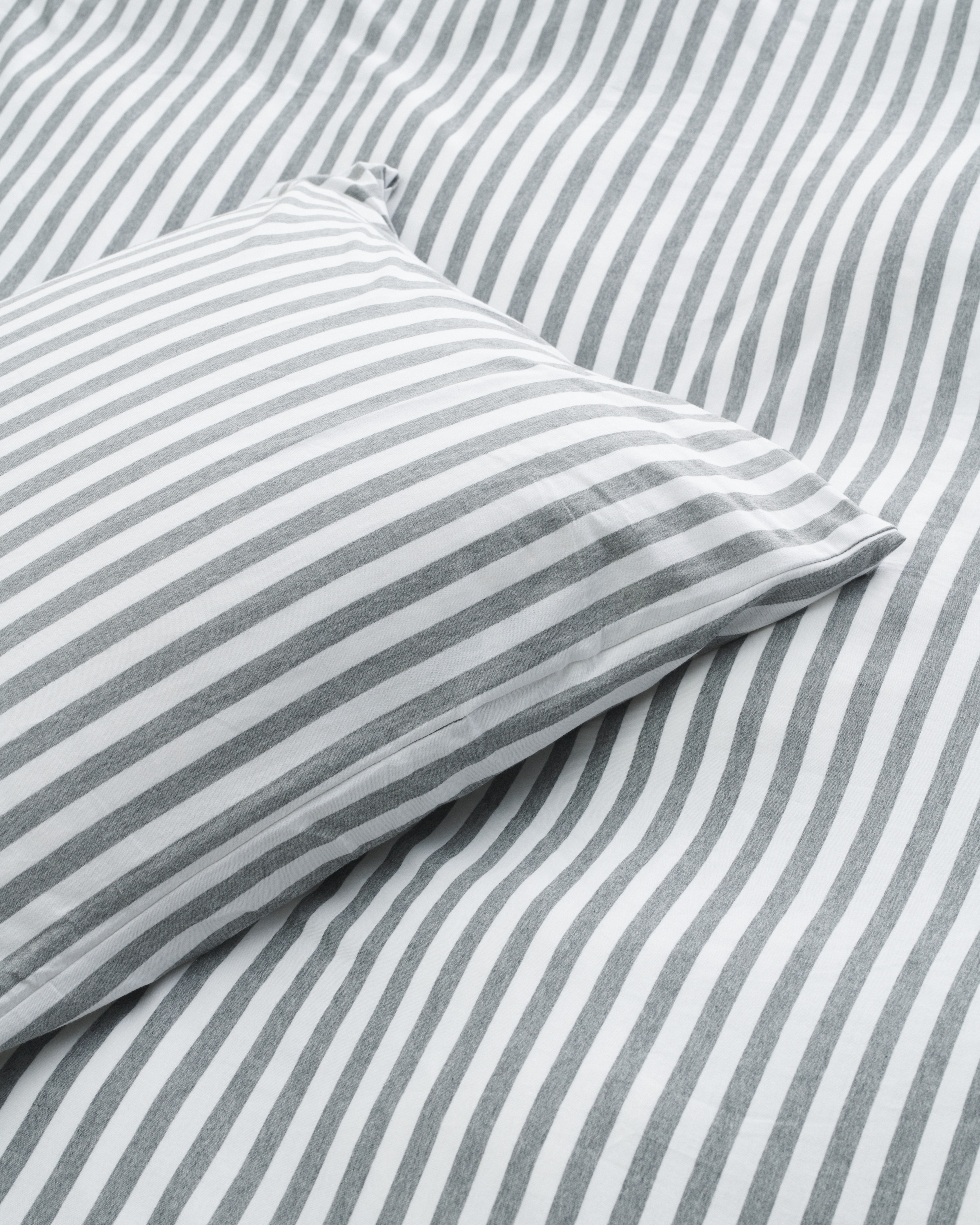 Tasaraita -tyynyliina 50x60cm