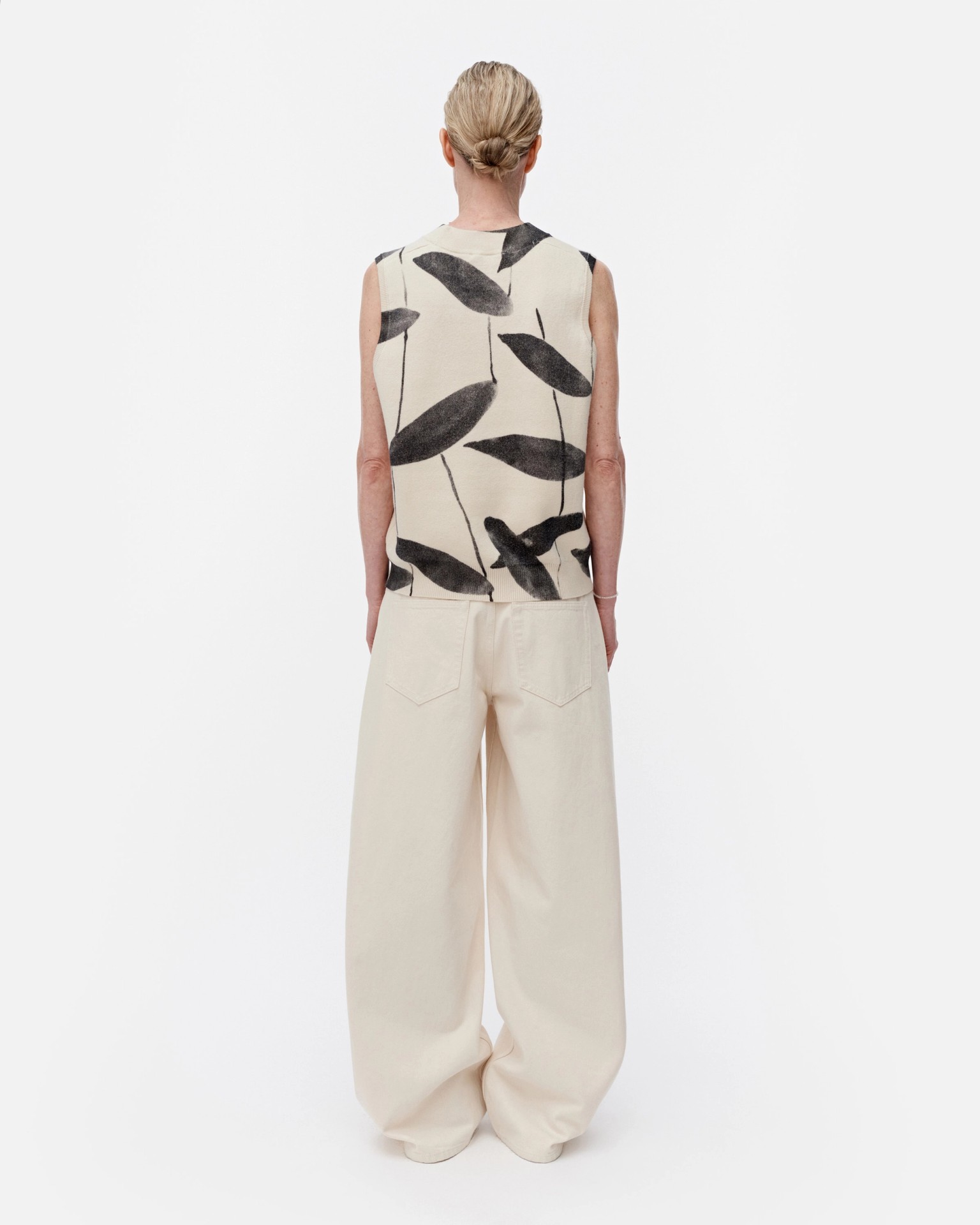 Viivat Paju, Knitted top, off white, black,