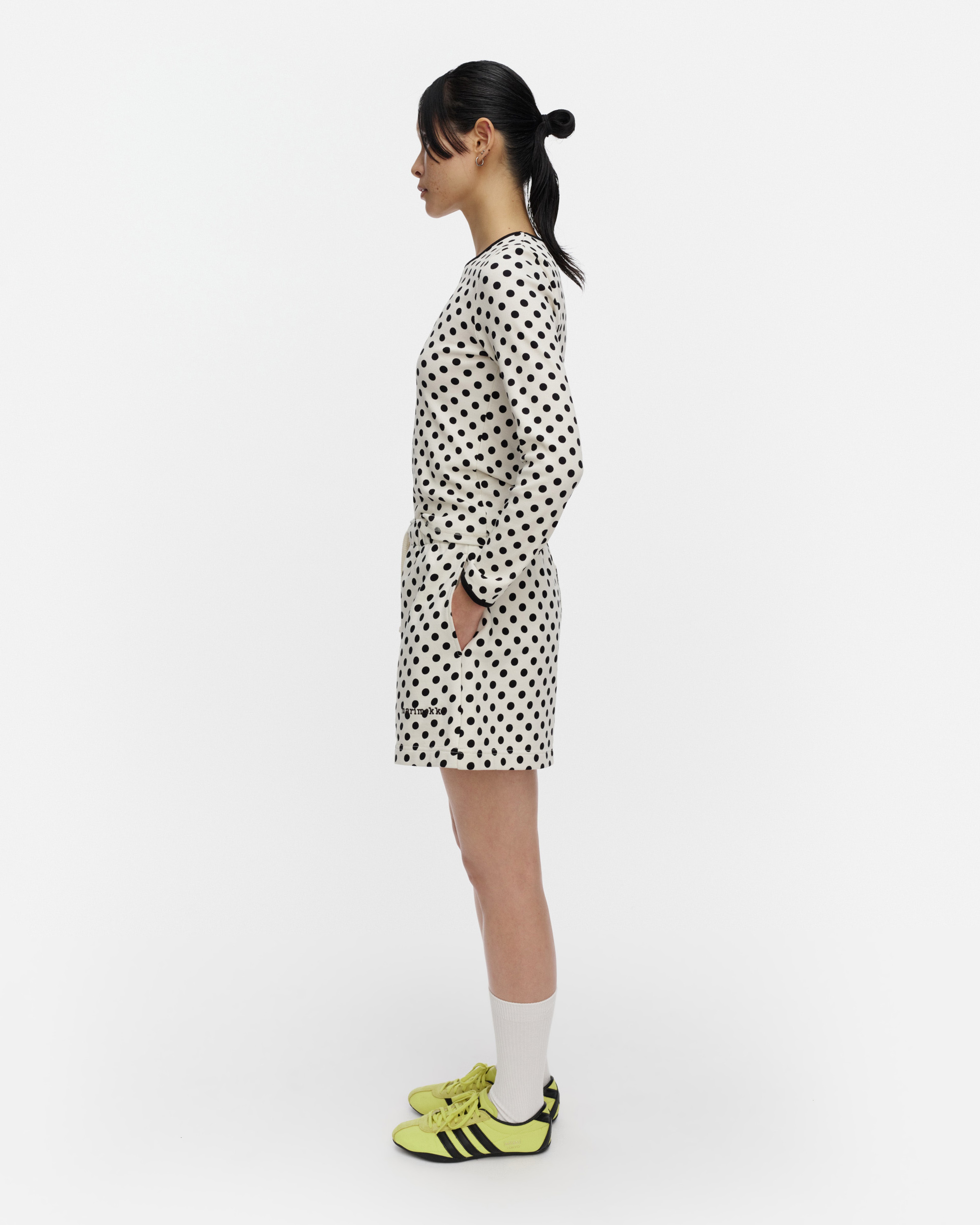 Miksaus Pallo, Kioski shorts, off white, black,
