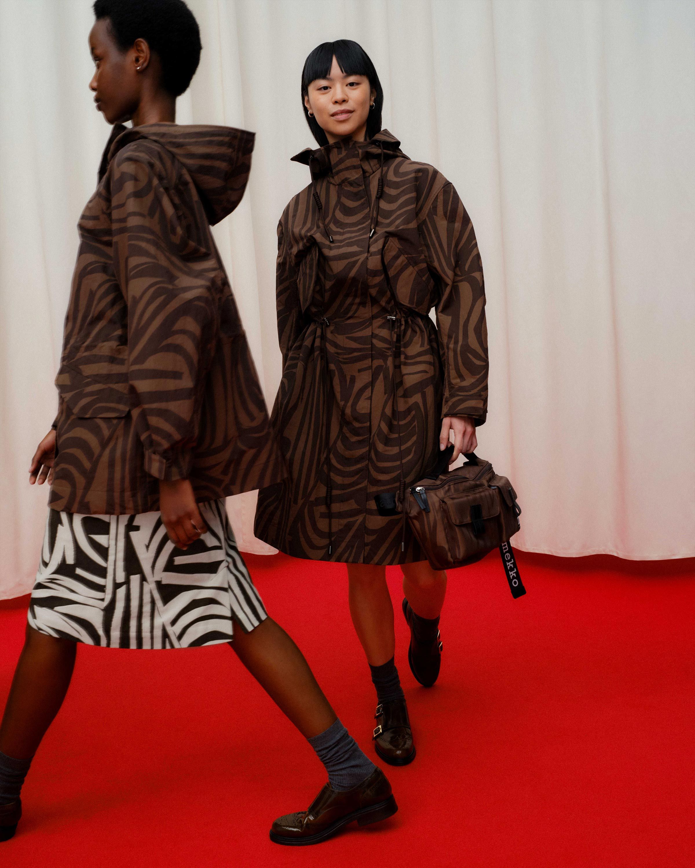 Mallien päällä: Takit Jokuraita-kuviossa.