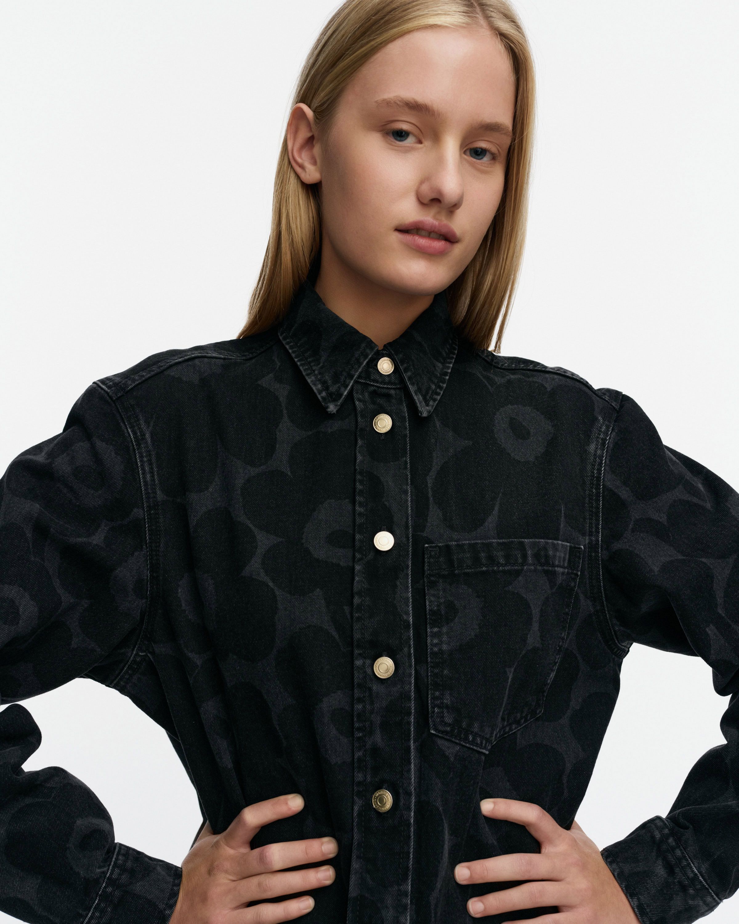 Maridenim Vaihe Unikko Jean shirt washed black | Marimekko