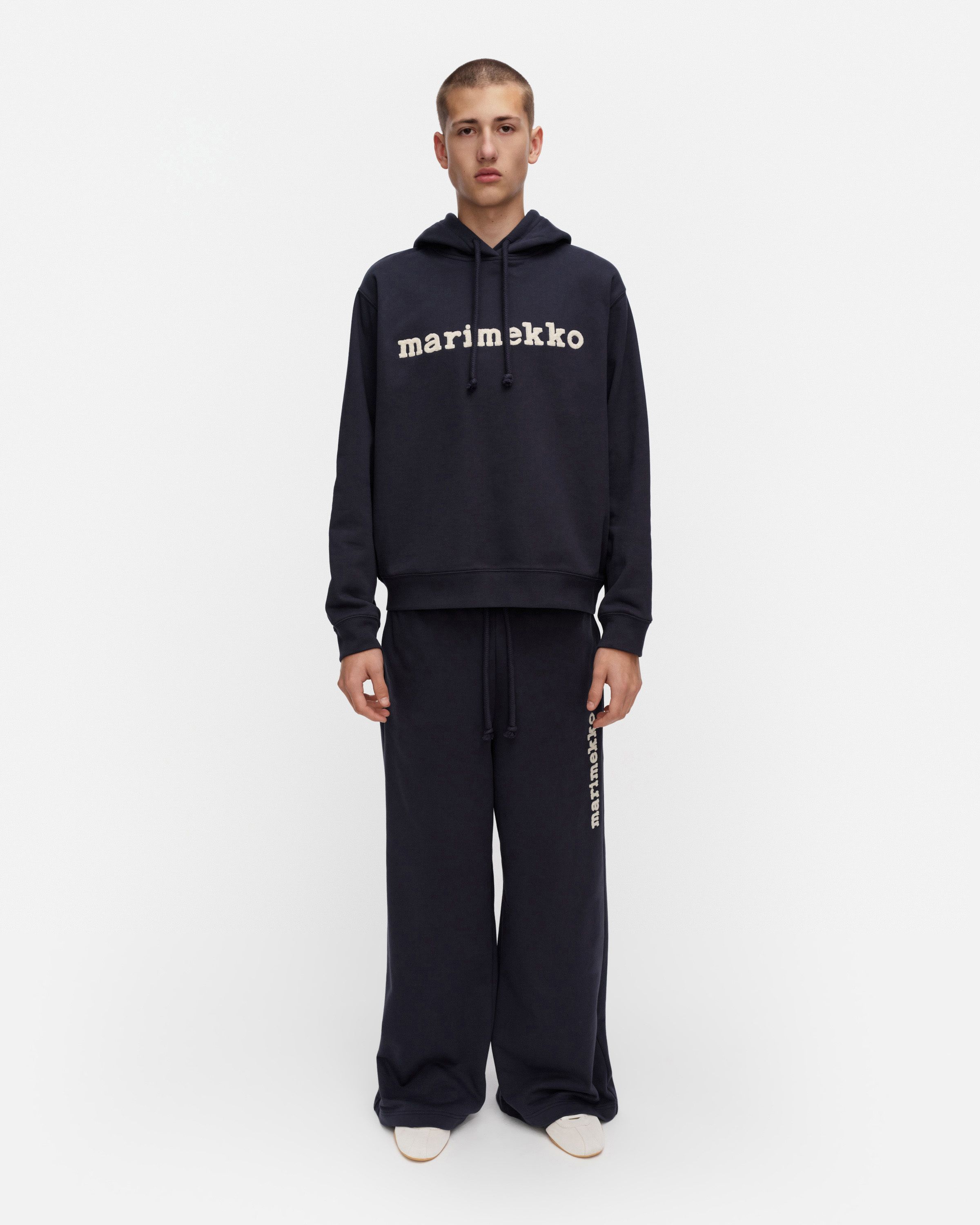 Skripti Logo Placement Kioski hoodie dark navy, off white | Marimekko