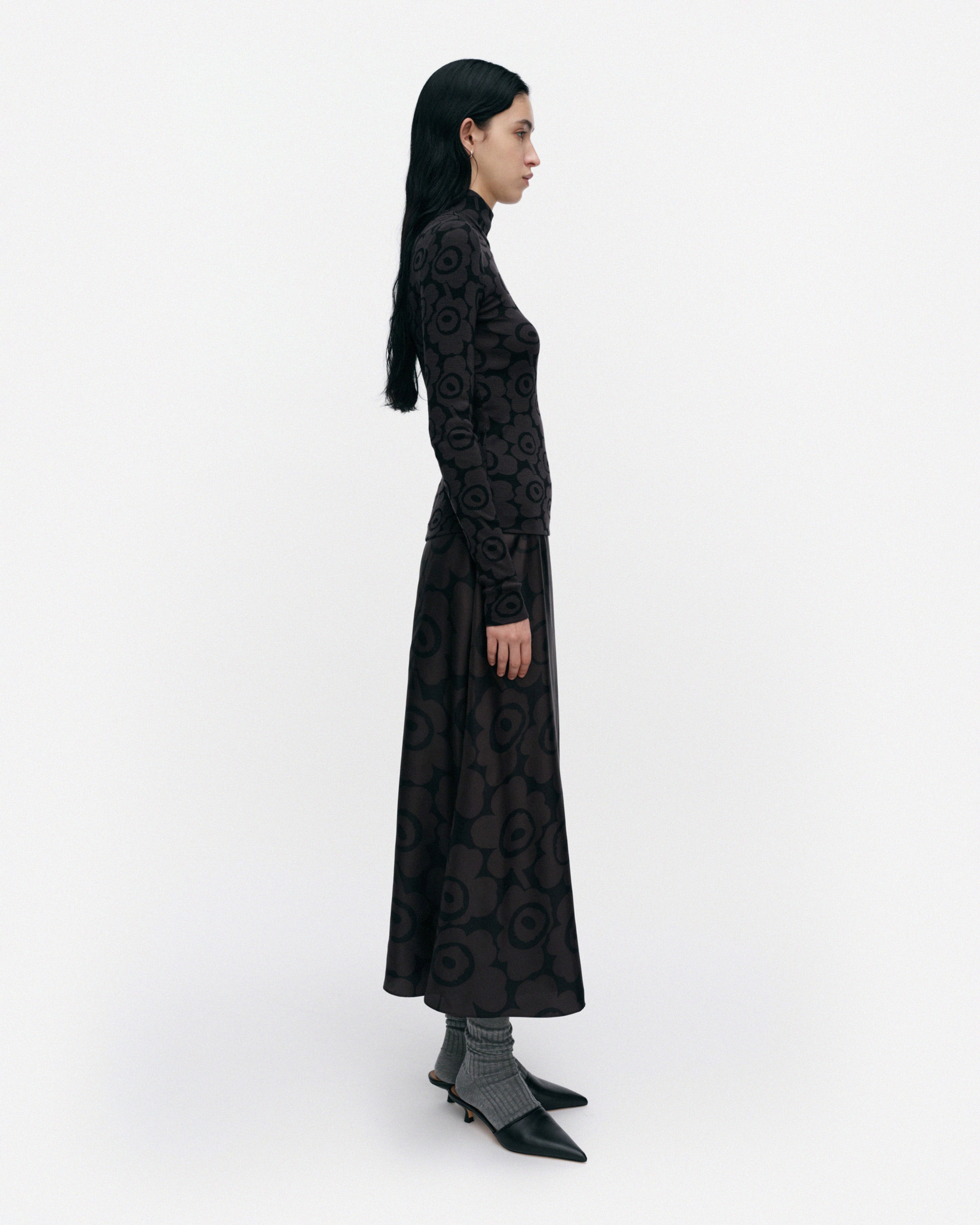 Koostumus Unikko, Silk skirt, black, dark grey,