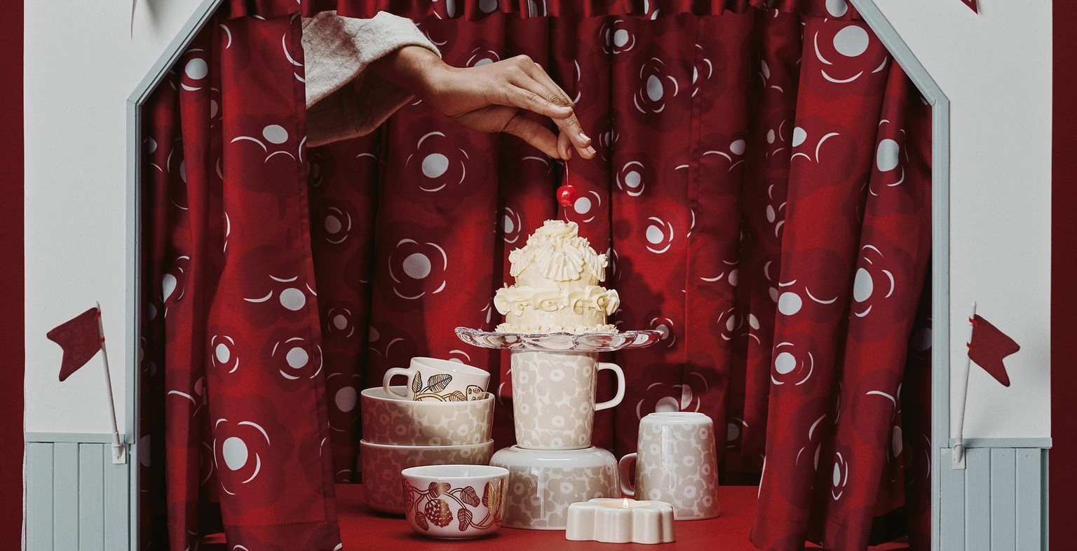 Unikko tableware in a holiday display.