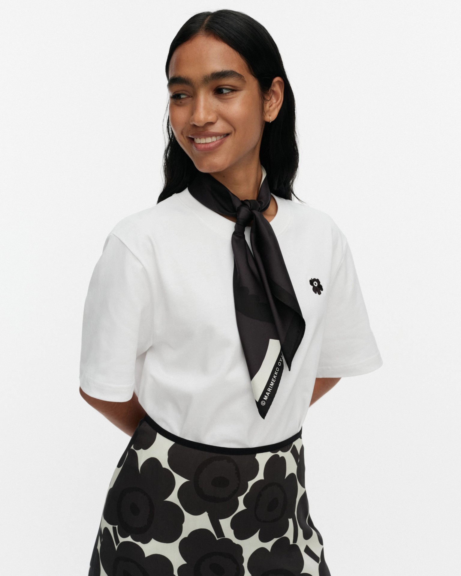 Lauhtua Unikko Silk scarf