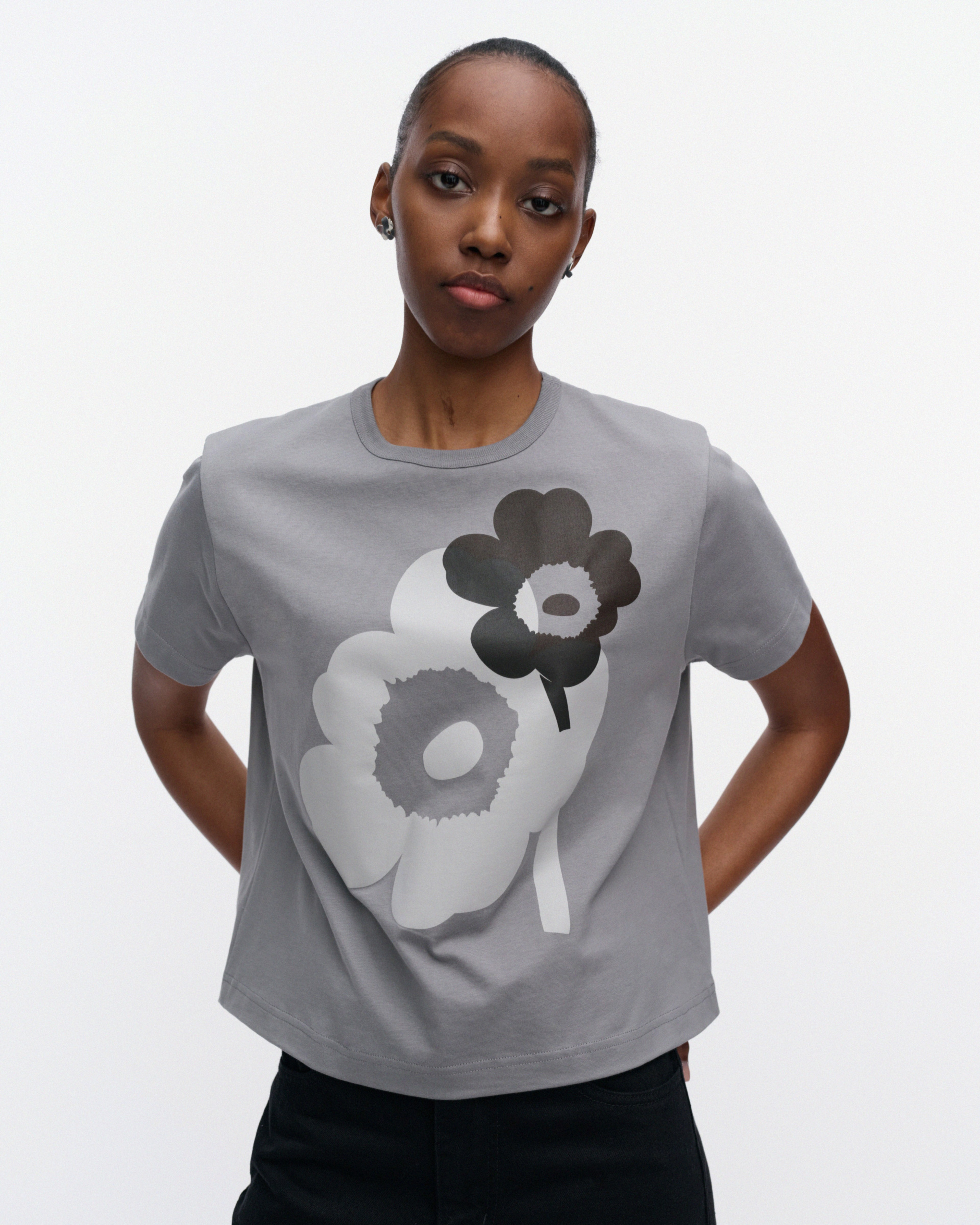 Rauha Unikko Placement Kioski t-shirt