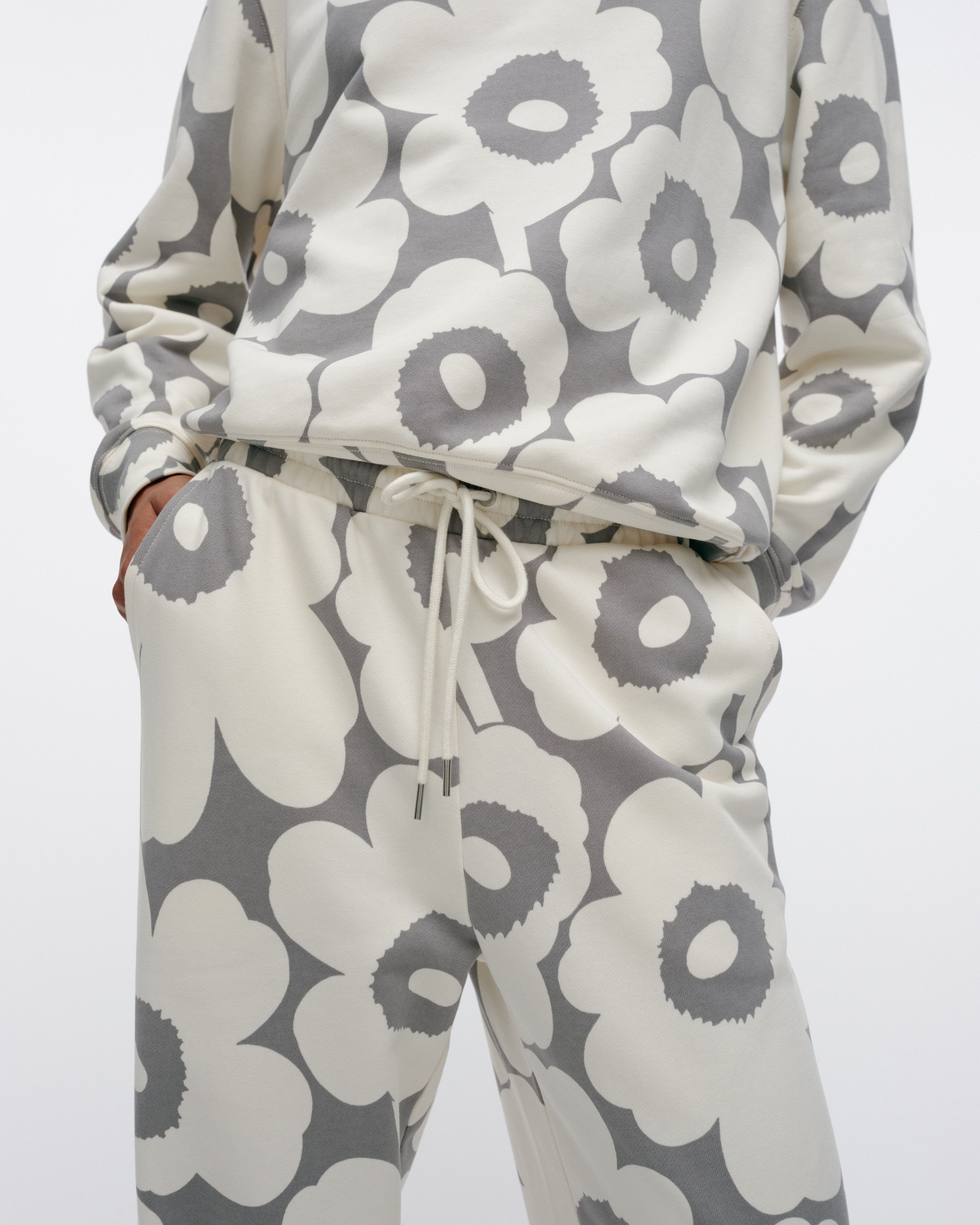 Varret Pieni Unikko Kioski sweatpants | Marimekko